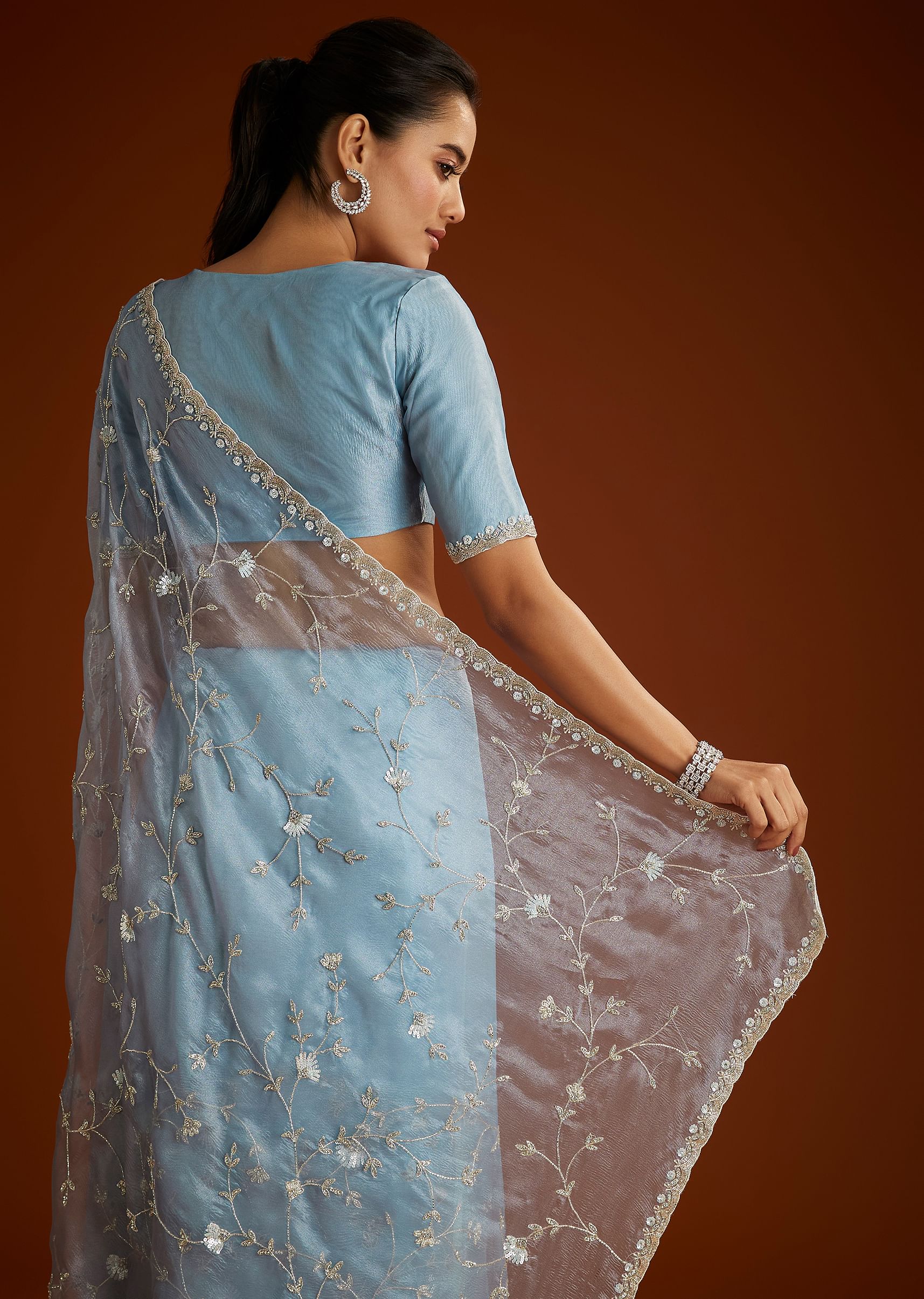 Aqua Blue Crushed Tissue Saree With Floral Jaal Embroidery - Image 4