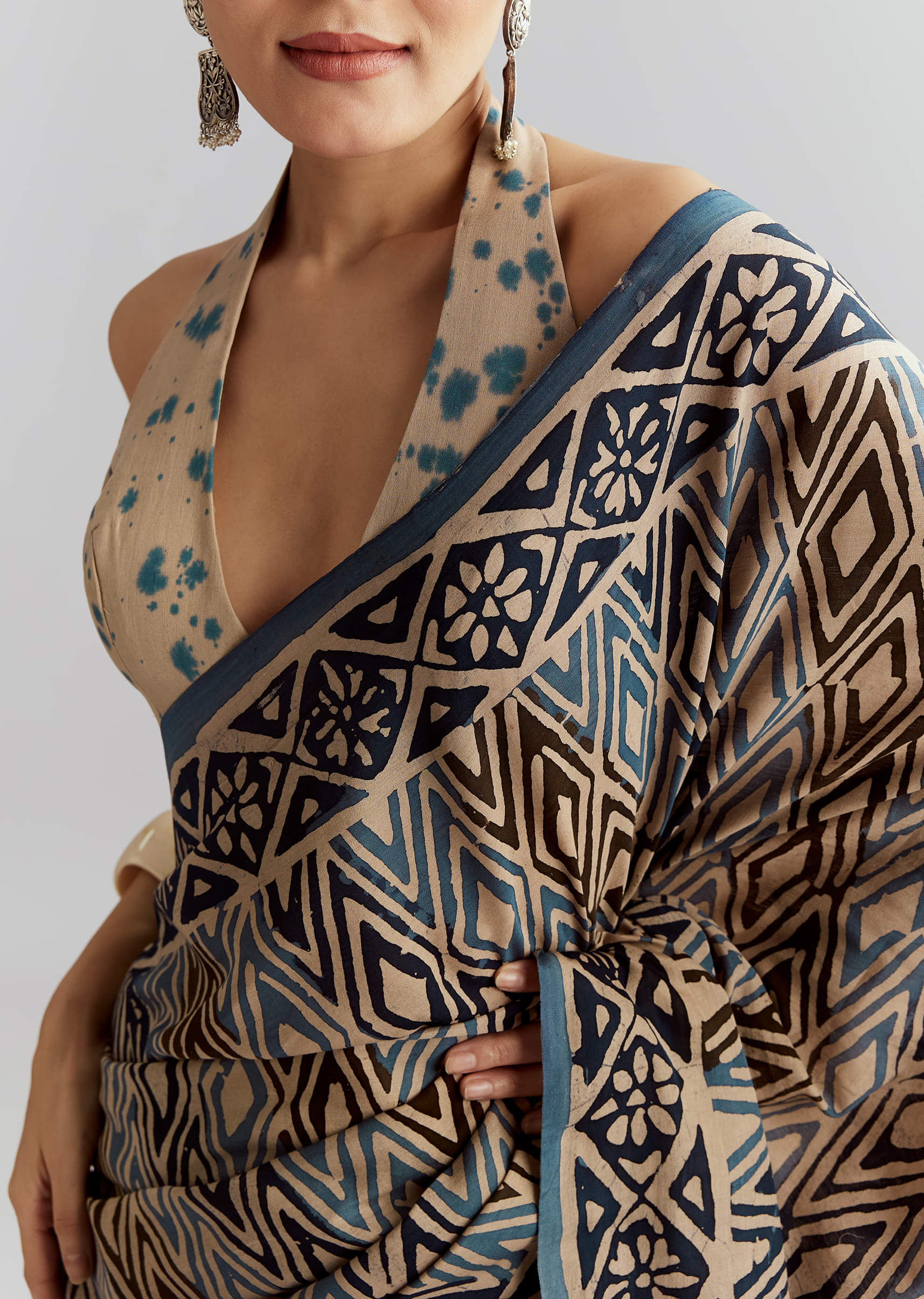 Beige Cotton Linen Saree With Hand Block Print And Kantha Work - Image 2