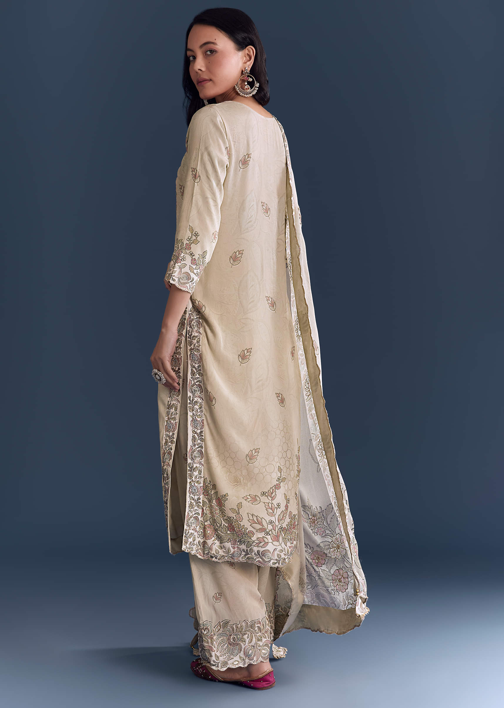 Beige Crepe Kurta Set With Floral Print And Zari Work - Image 5