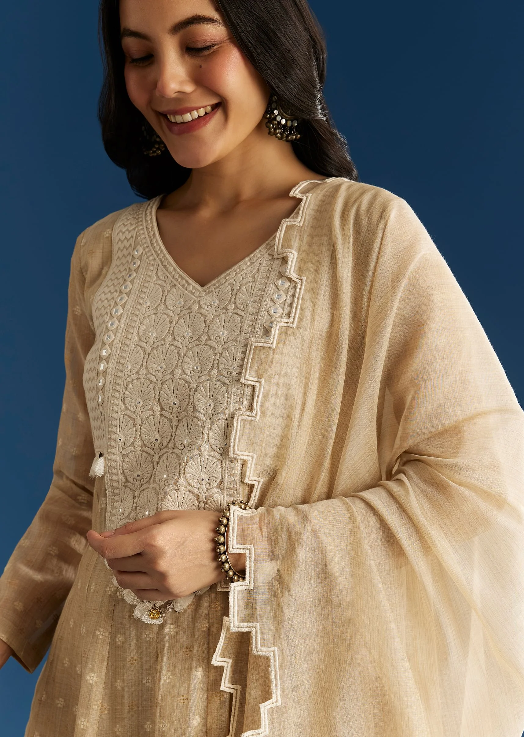Beige Jamdani Anarkali Set With Thread Work Yoke And Floral Dupatta - Image 2