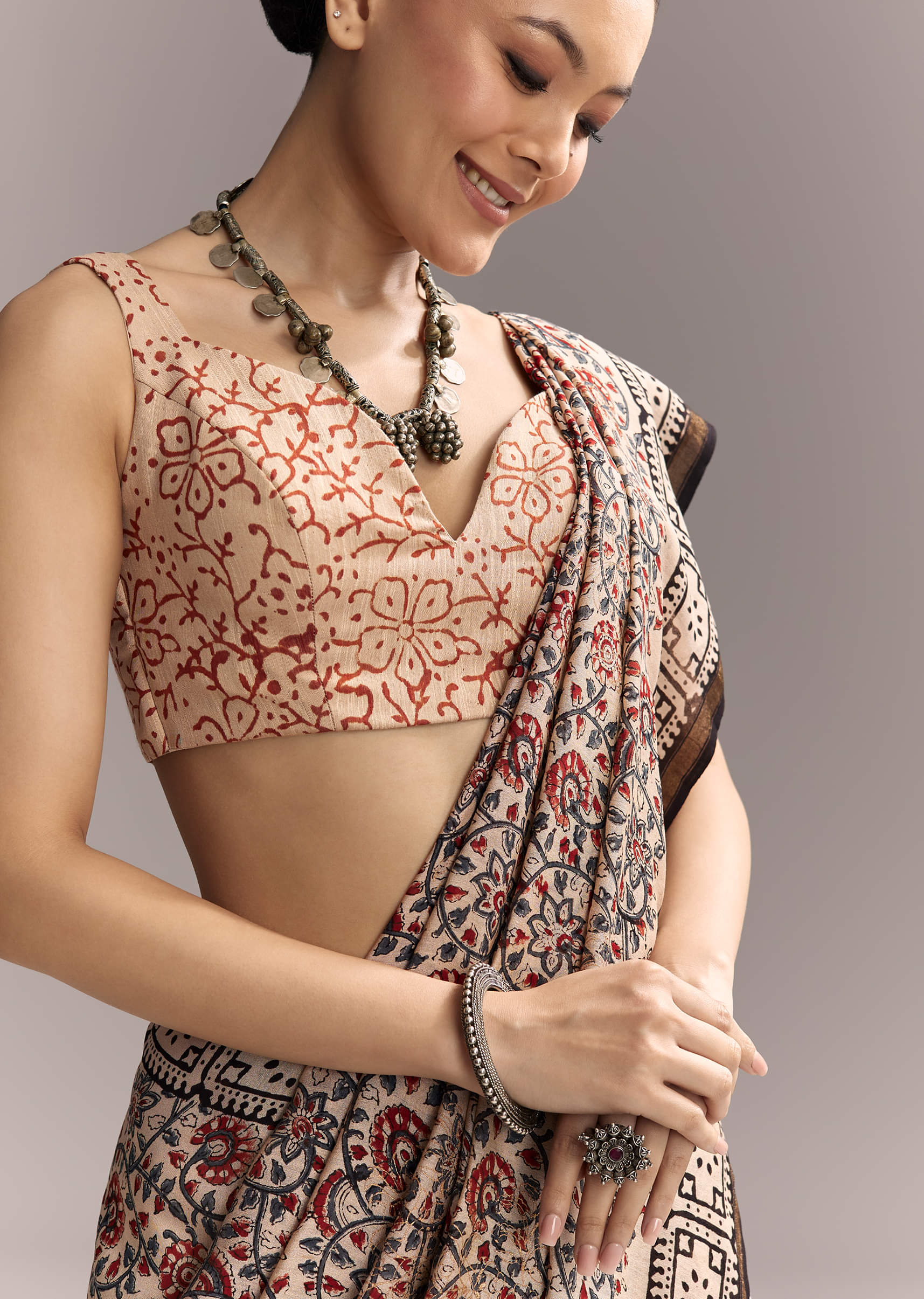 Beige Linen Saree With Ajrakh Floral Print And Black Border - Image 3