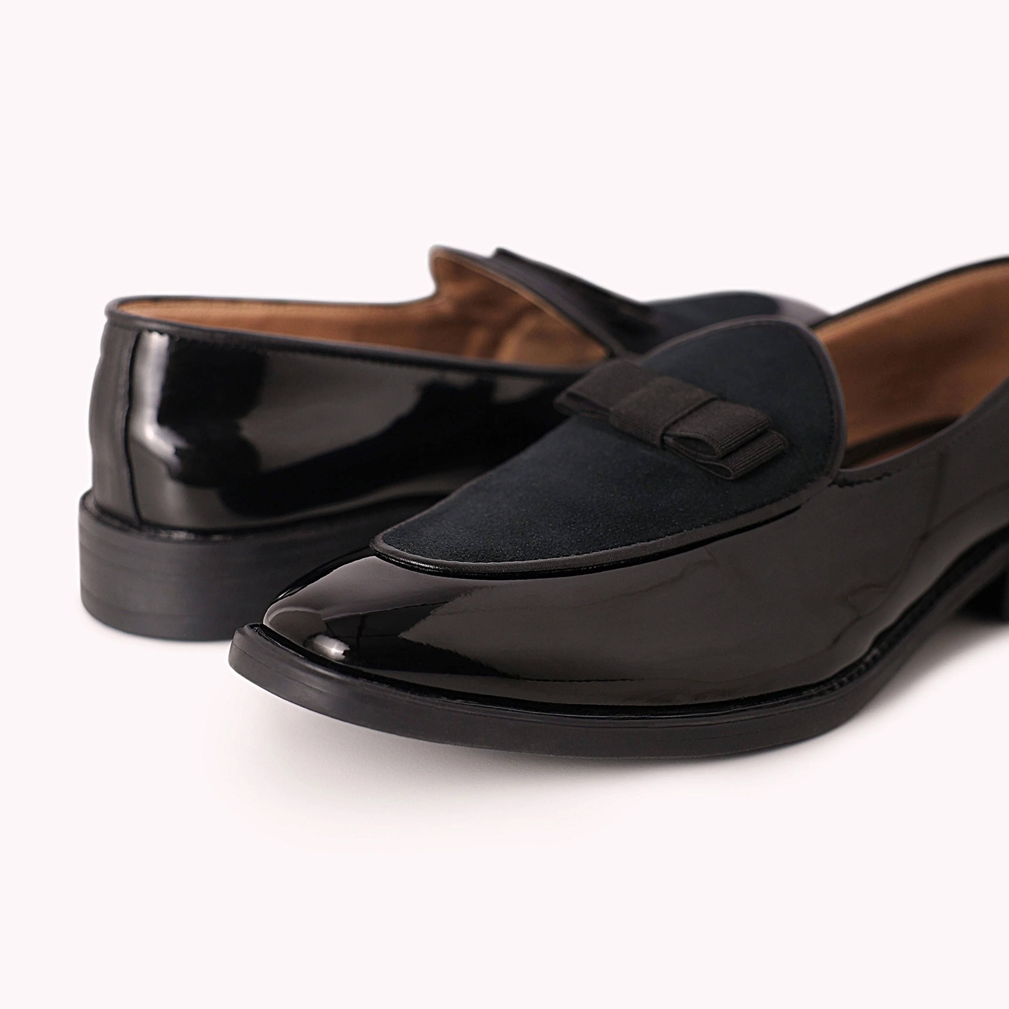 Black Bow Juttis In Velvet - Image 2