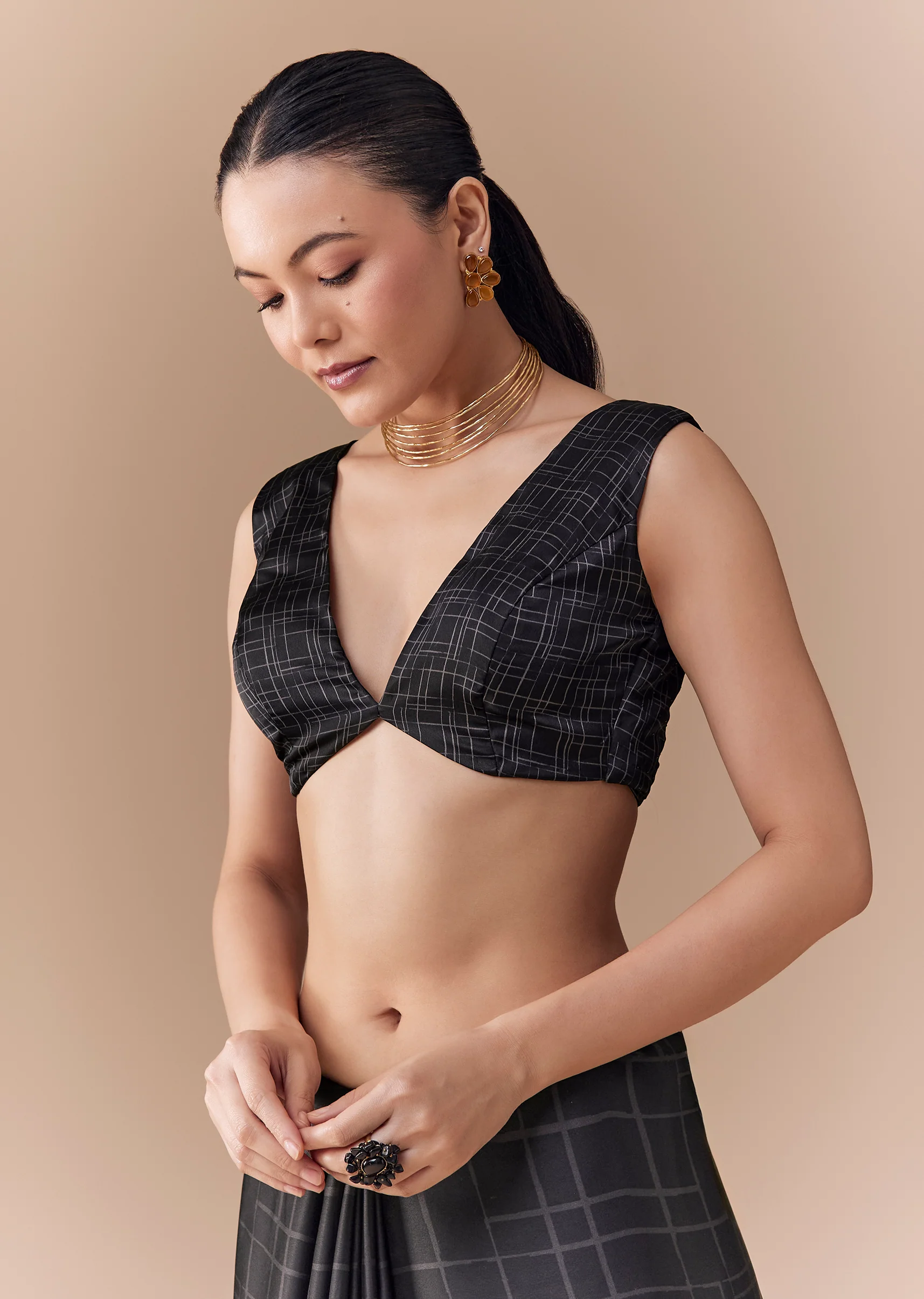 Black Checkered Printed Saree with Blouse Fabric - Image 7