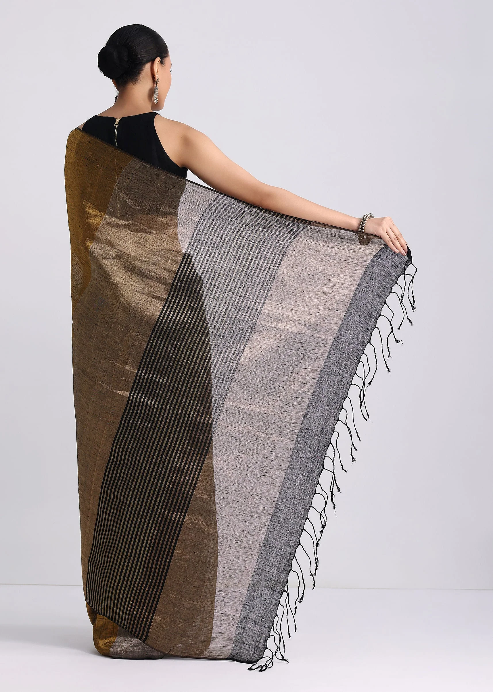 Black Coloblock Linen Tissue Woven Saree - Image 6
