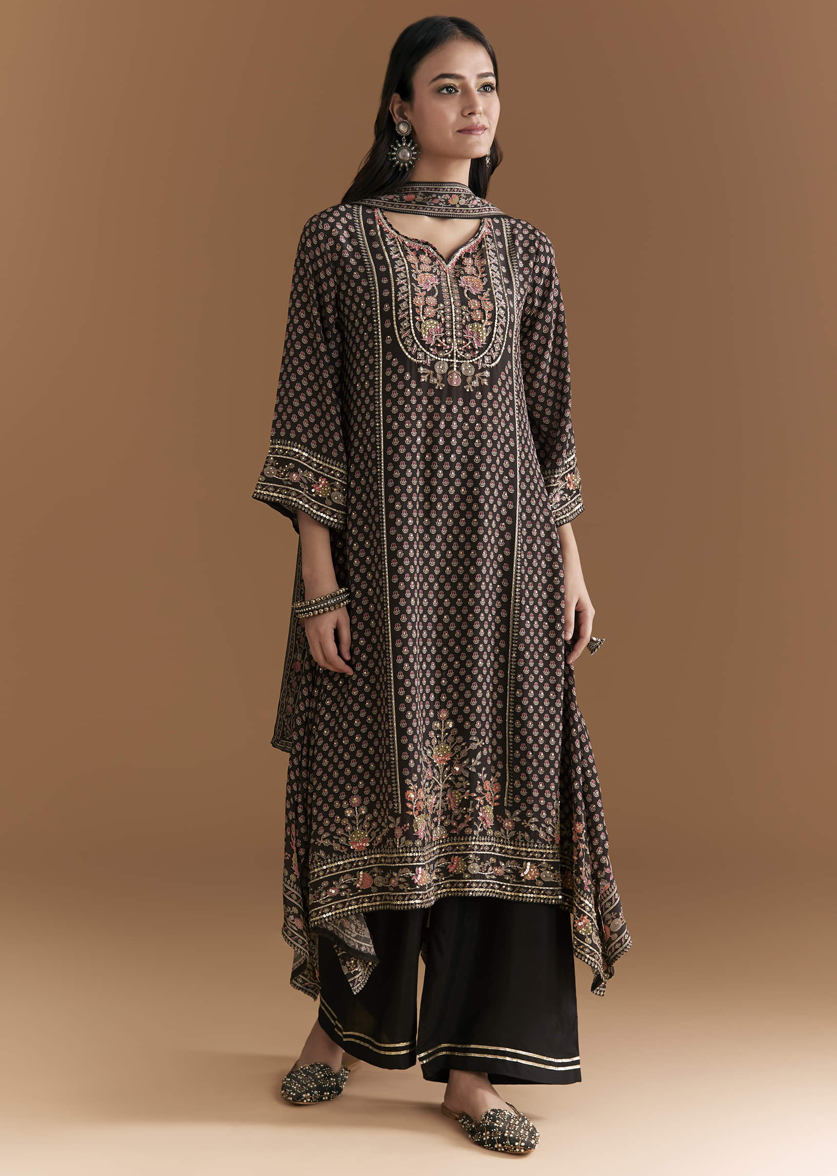 Black Crepe Kurta Set With Indie Print And Stone Work - Image 3