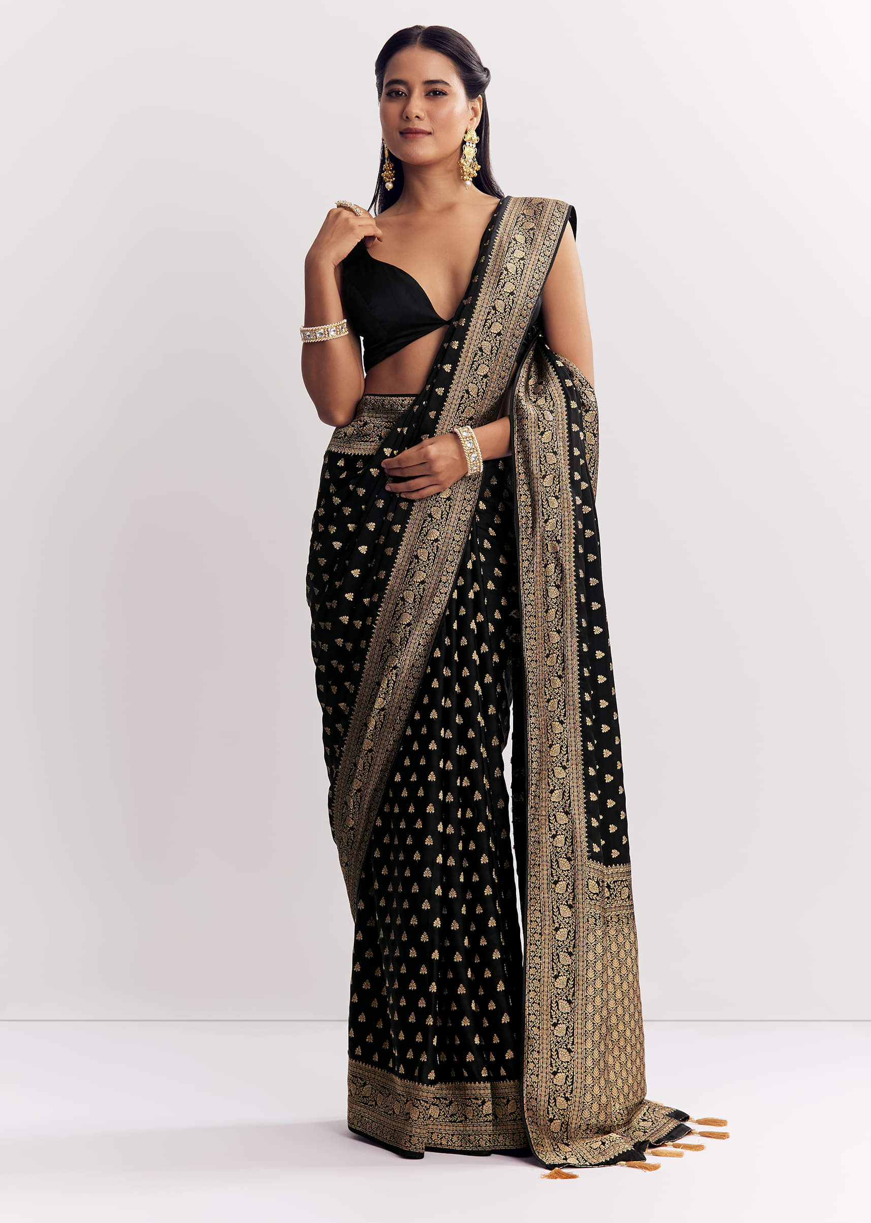 Black Dola Silk Saree With Woven Butti Work Border - Image 3