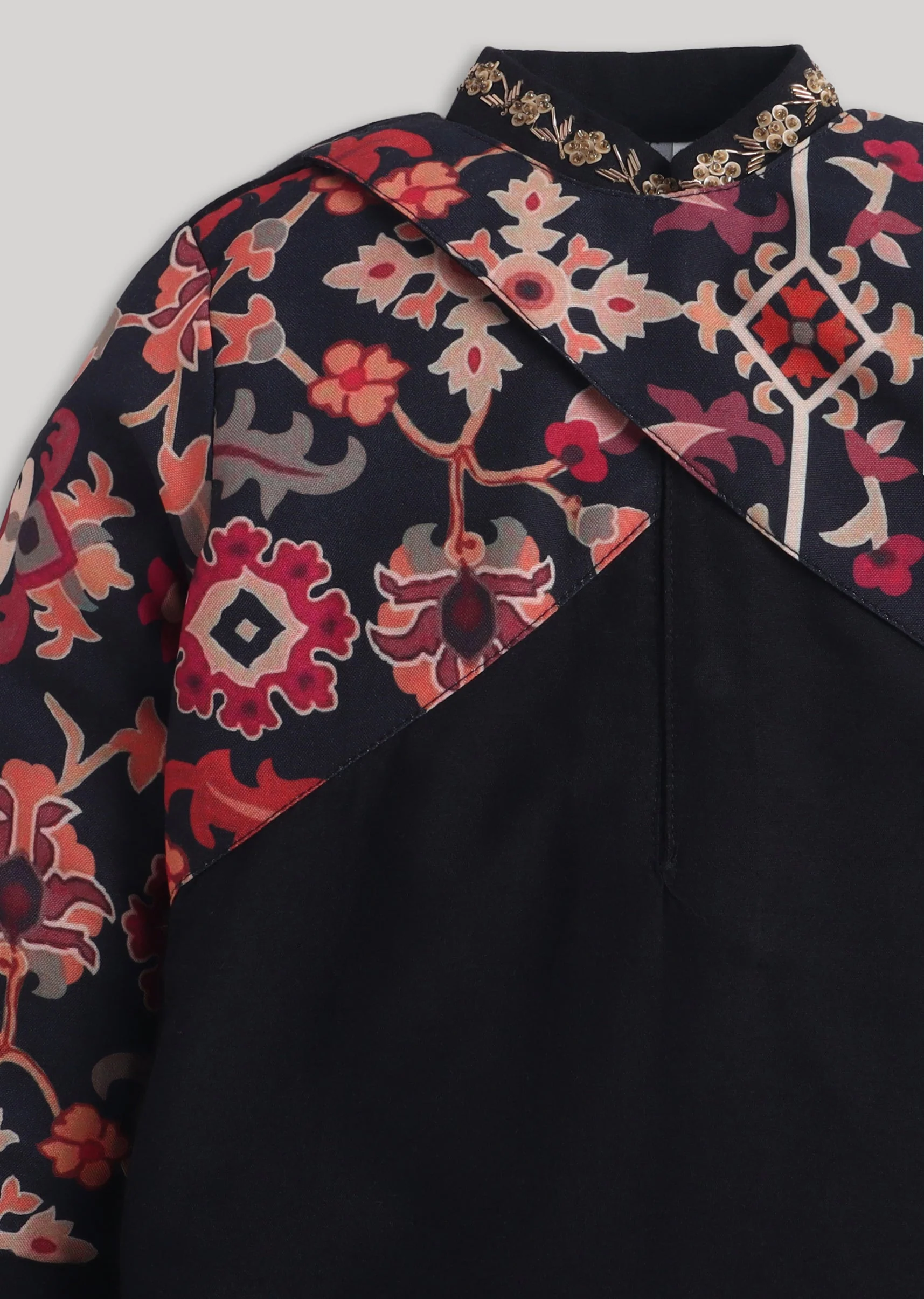 Black Elegant Aura Kurta Set - Image 4