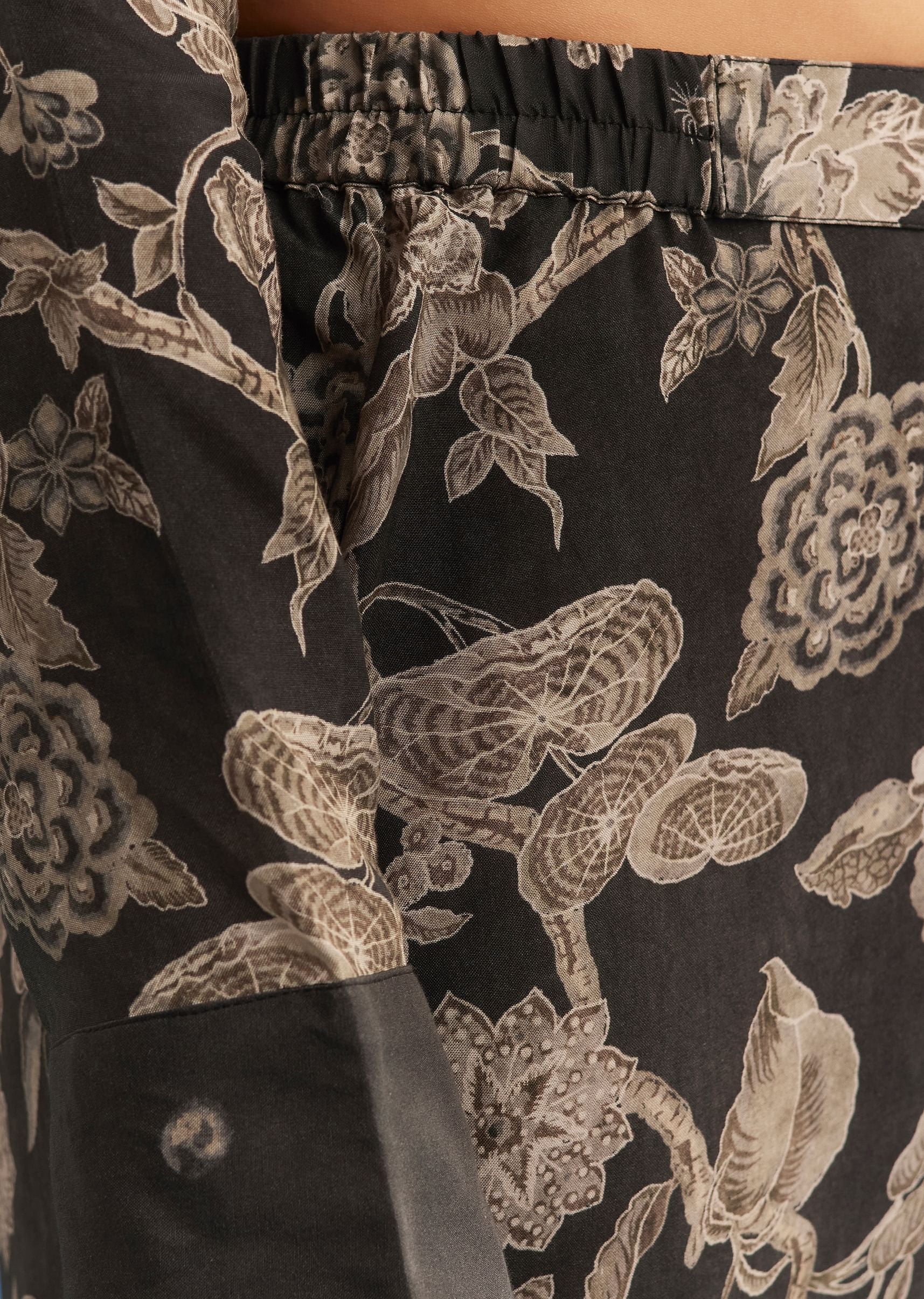 Black Floral Printed Crepe Anarkali Set With Embroidered Neckline - Image 6