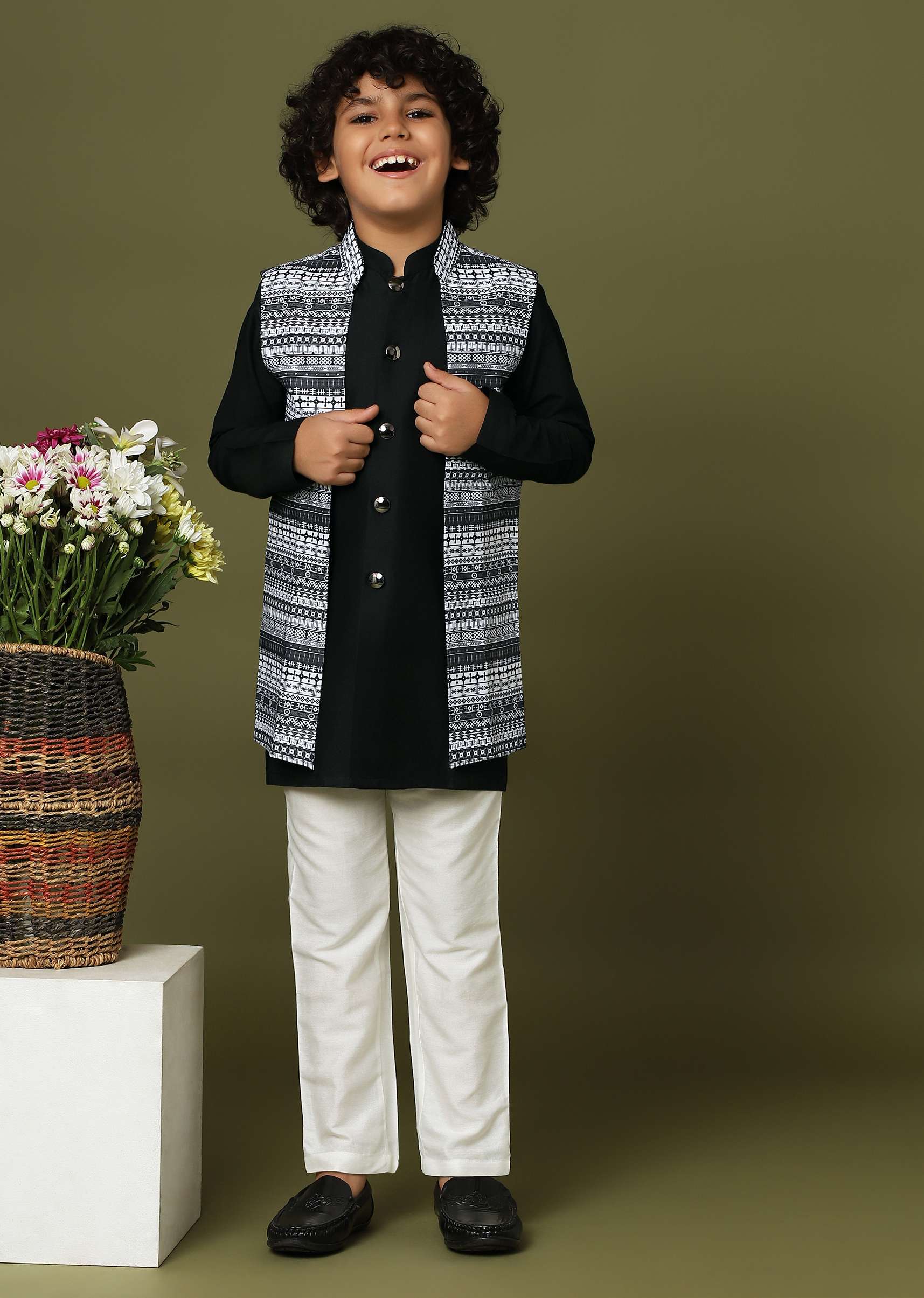 Black Jacket Kurta Set In Silk With White Digital Print - Image 3