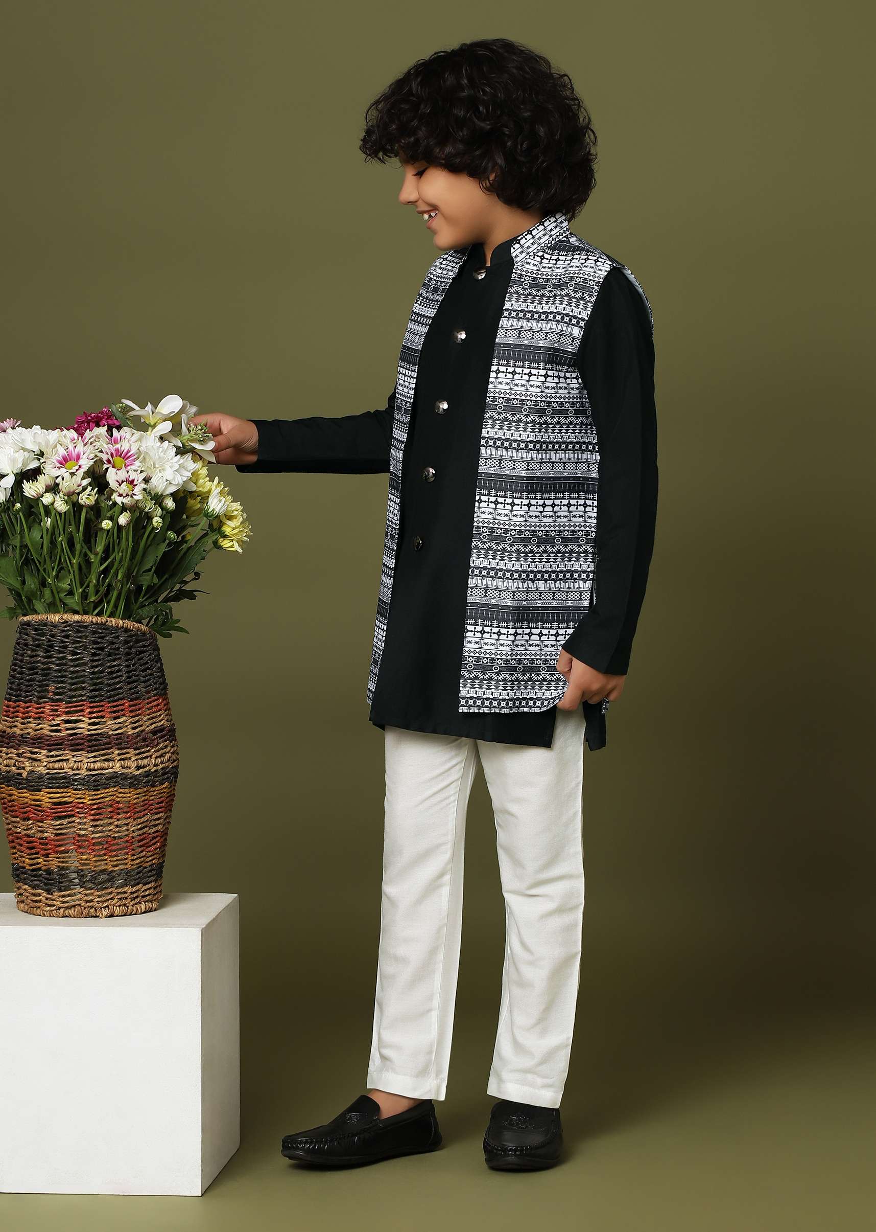 Black Jacket Kurta Set In Silk With White Digital Print - Image 5
