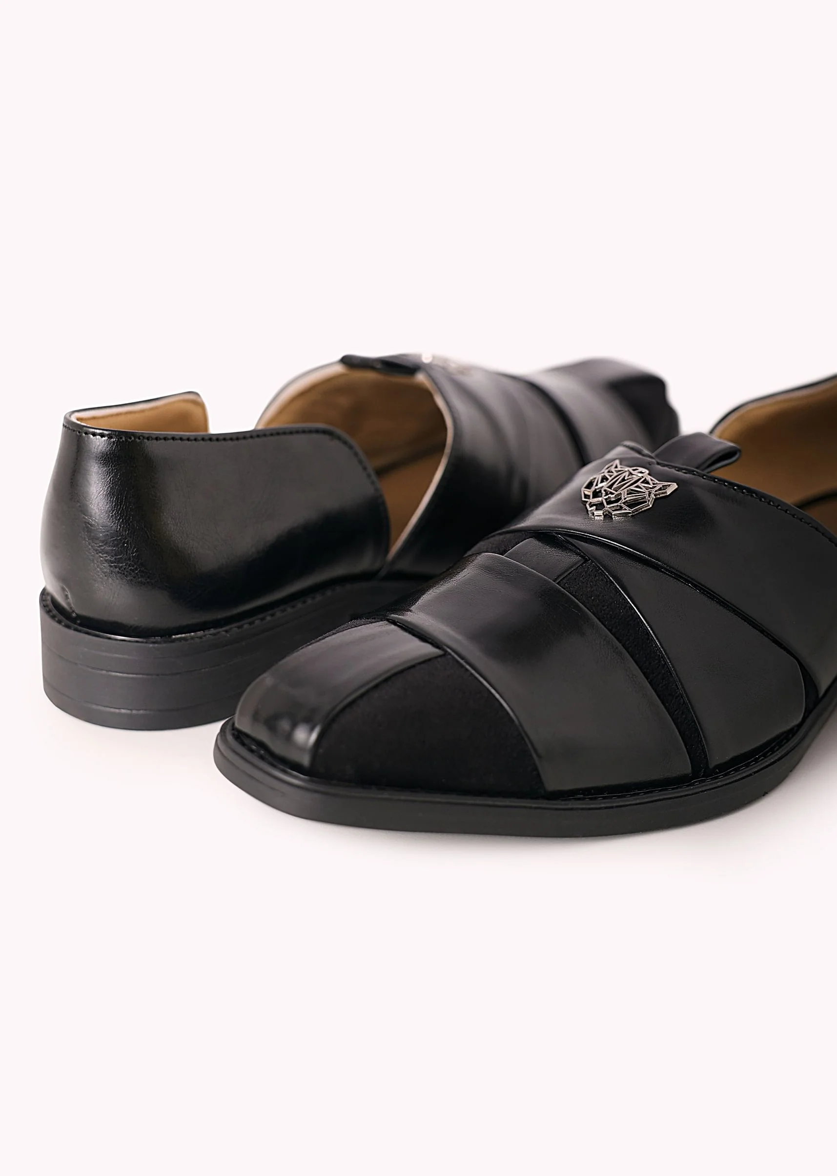 Black Juttis with Textured Detail - Image 2
