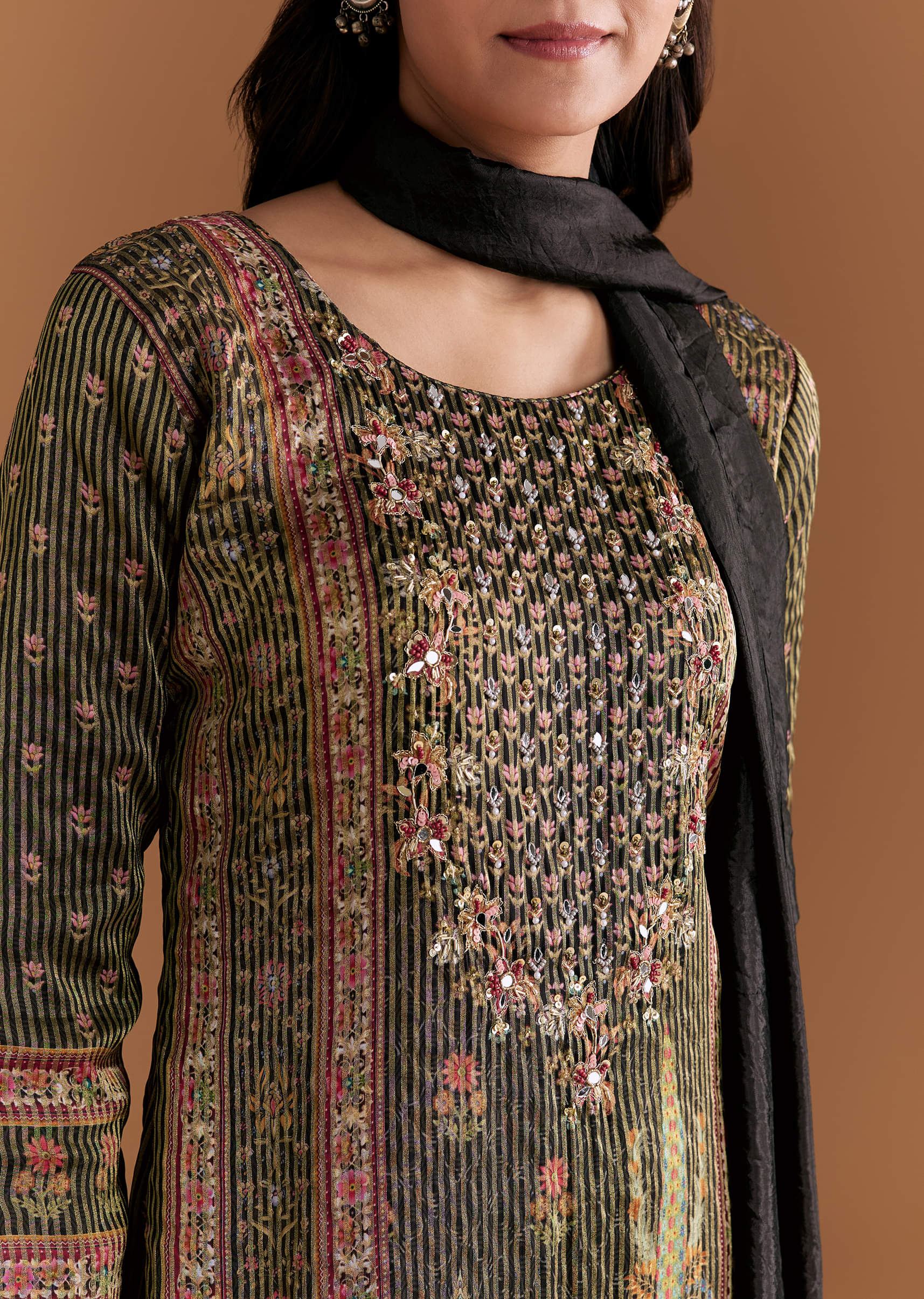 Black Silk Kurta Set With Floral Print And Hand Embroidery - Image 2