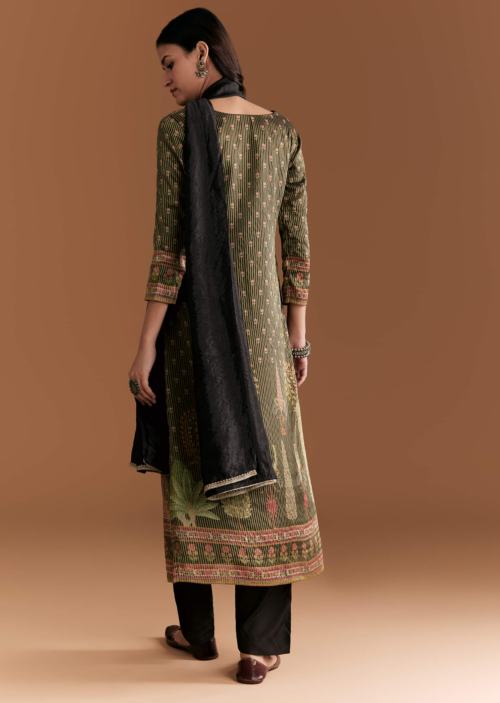 Black Silk Kurta Set With Floral Print And Hand Embroidery - Image 5