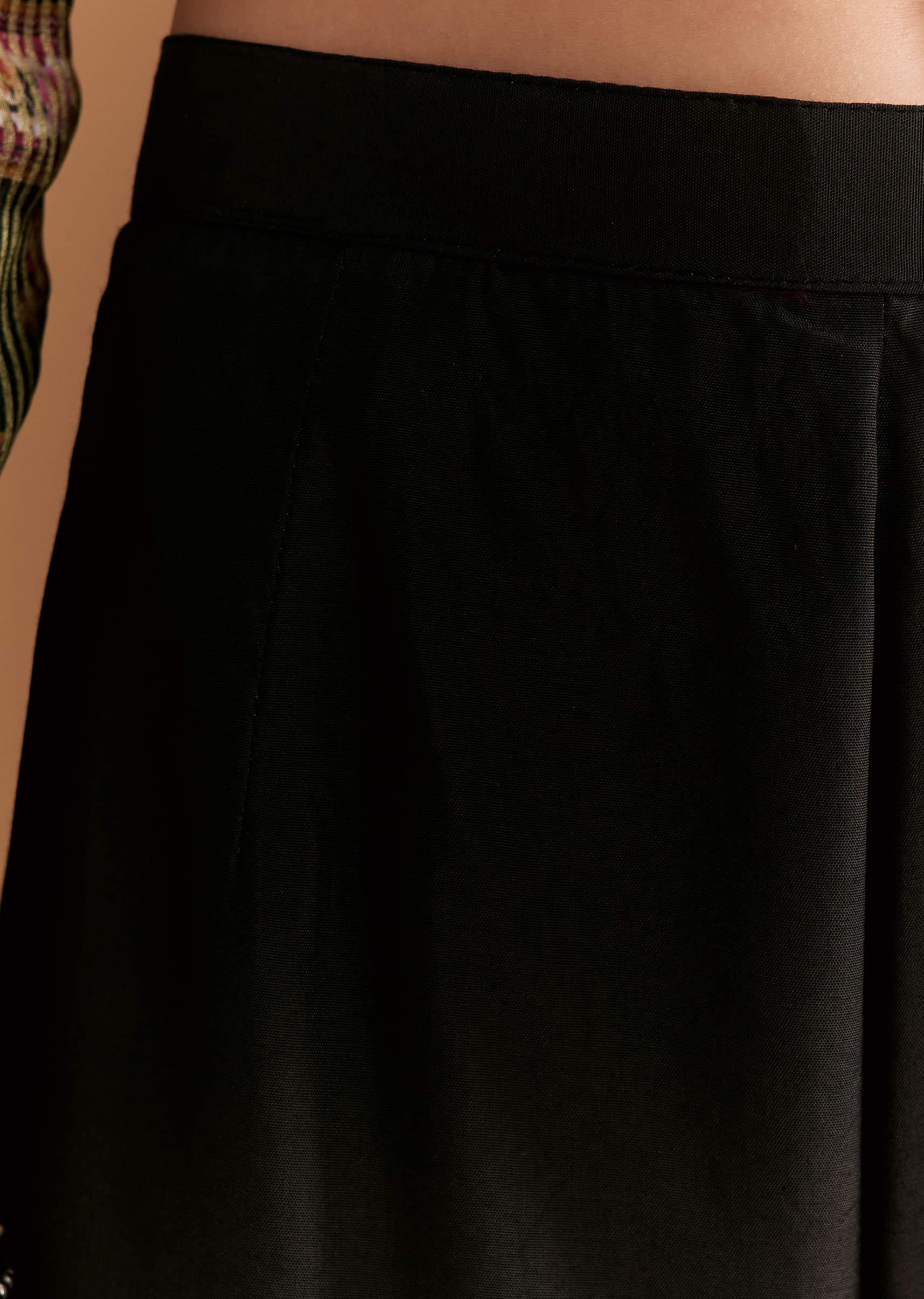 Black Silk Kurta Set With Floral Print And Hand Embroidery - Image 6