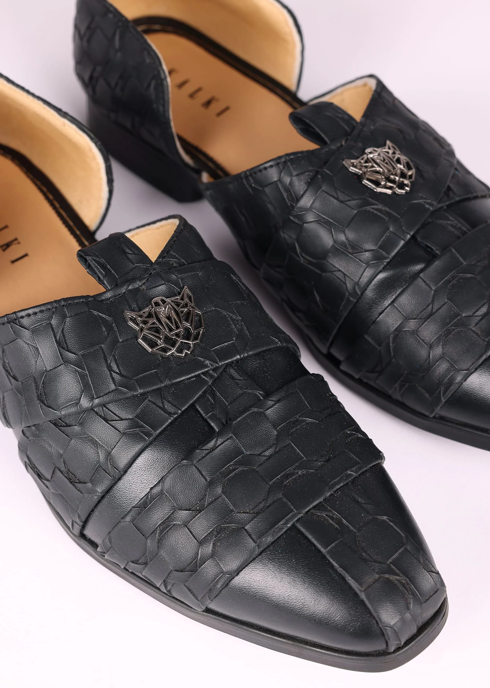 Black Vegan Leather Jutti With Criss Cross Design - Image 3