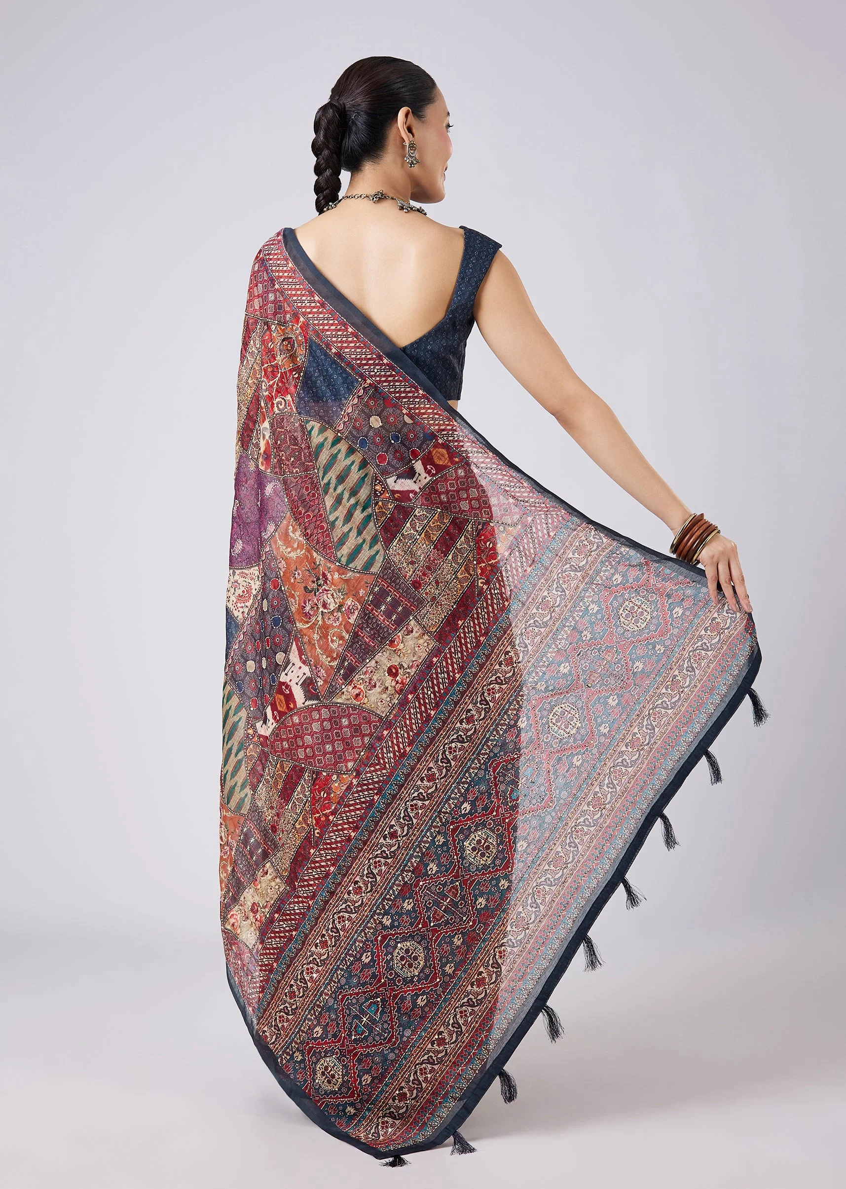 Blue Block Printed Motif Saree with Unstitched Blouse - Image 4