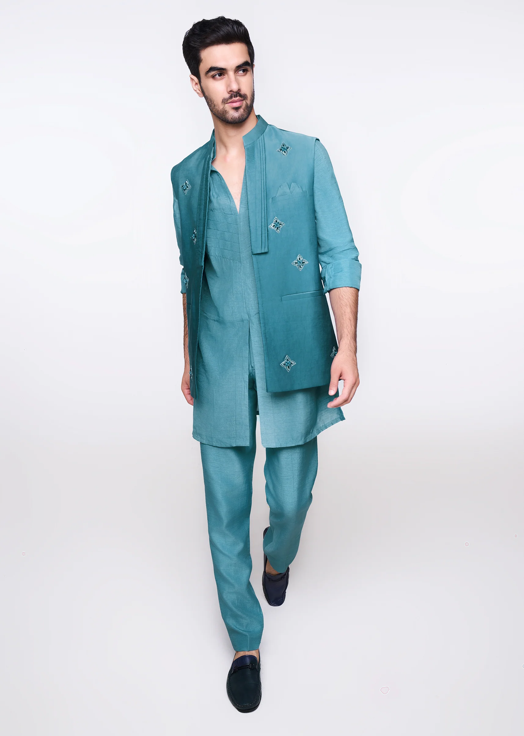 Blue Ombre Hand Embroidered Bandi And Kurta Set - Image 2