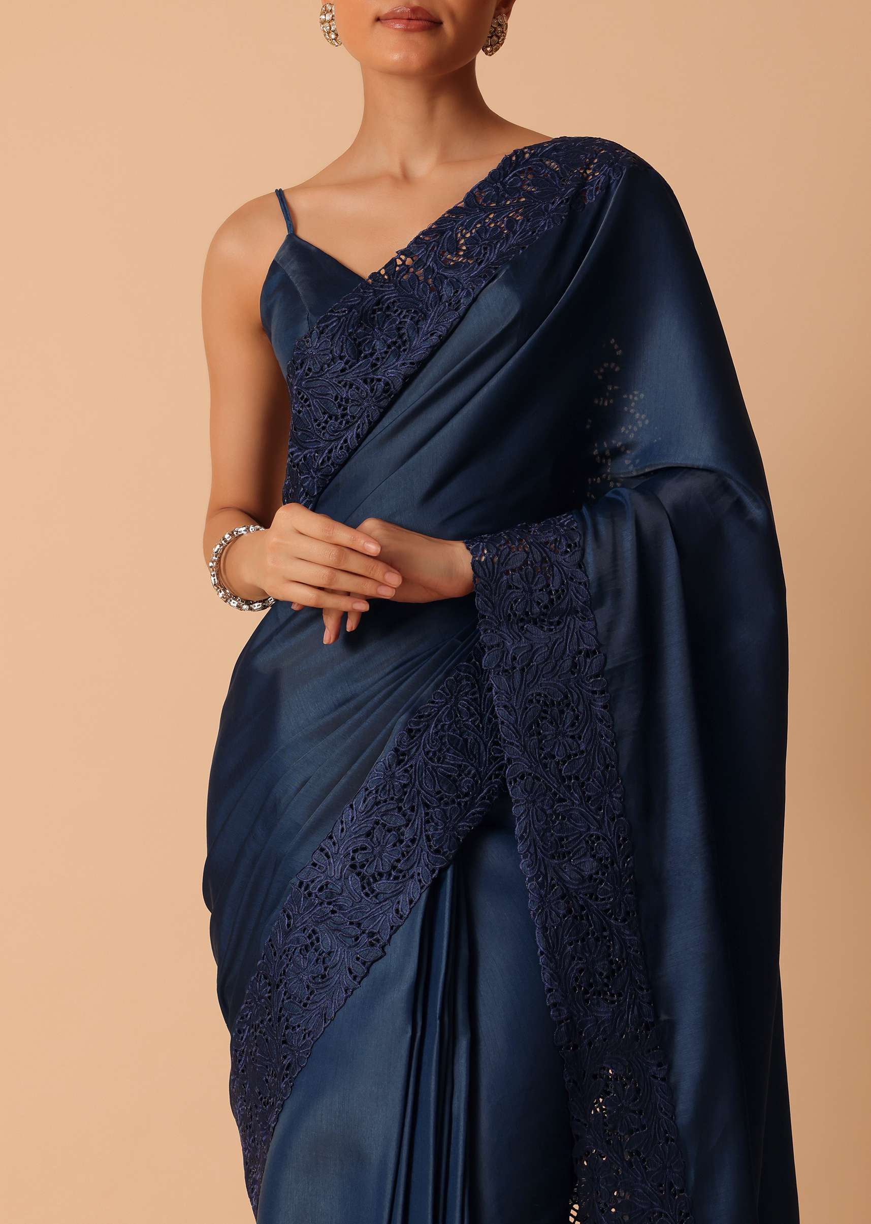 Blue Organza Saree With Unstitched Blouse Piece - Image 4