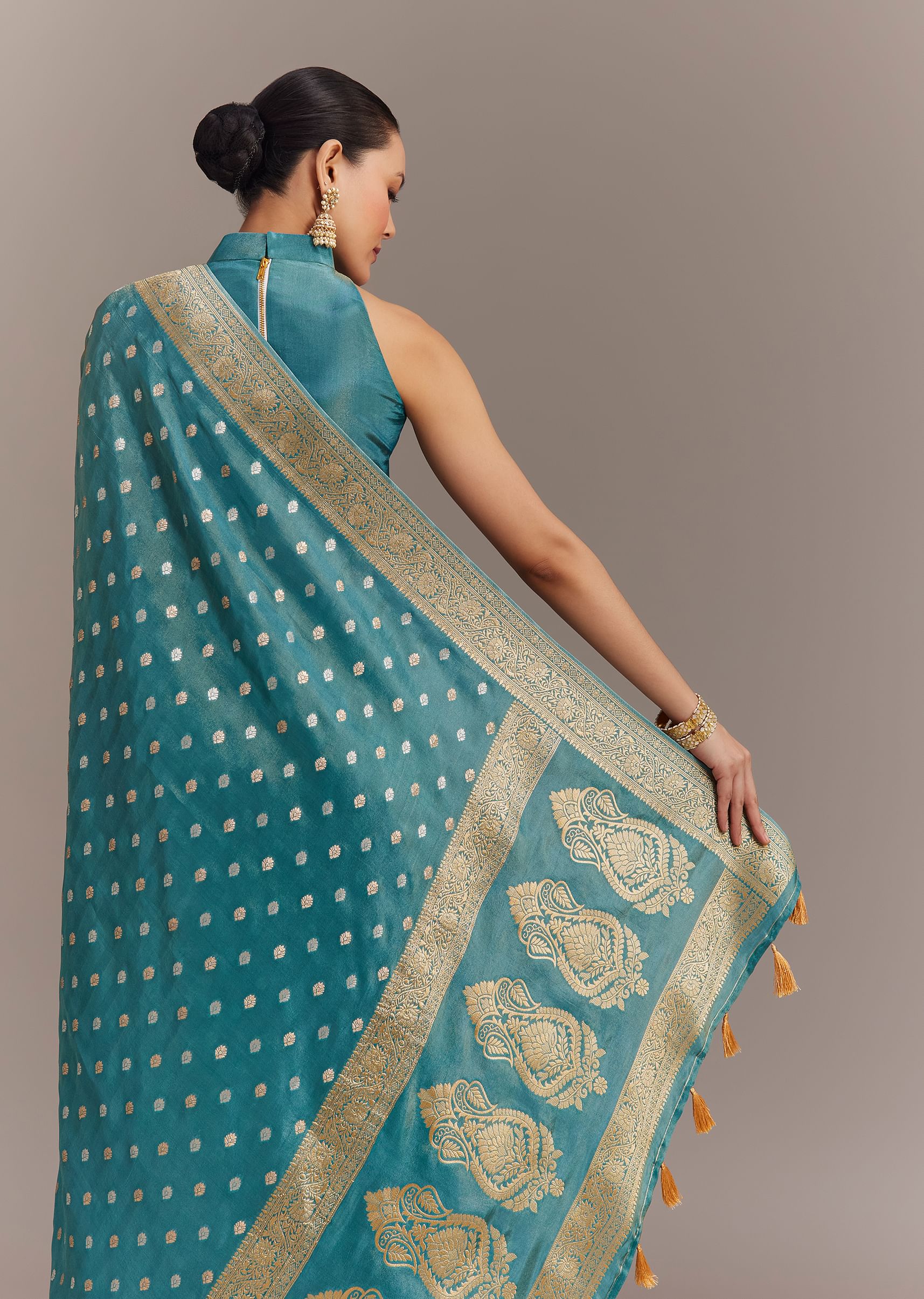 Blue Tissue Silk Saree With Zari Border Butti And Pallu - Image 6