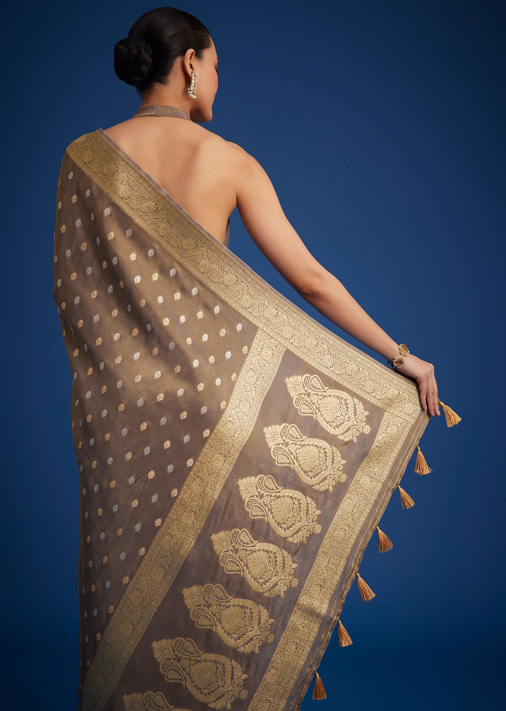 Brownish Grey Tissue Silk Saree With Zari Border And Butti Work - Image 4