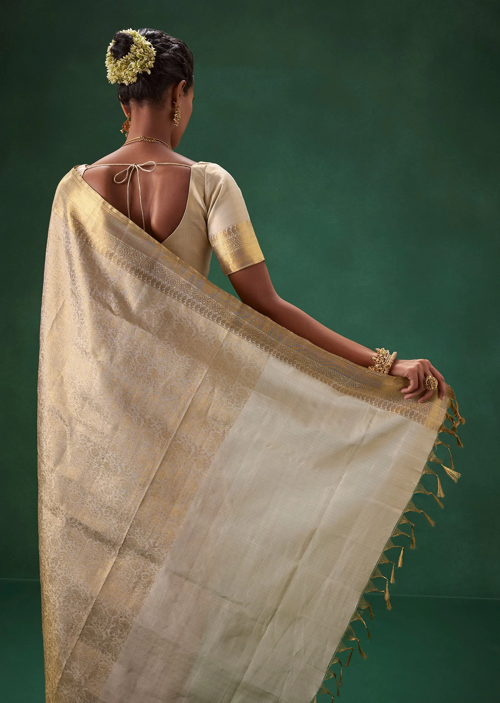 Cream Bridal Kanjivaram Floral Weave Saree with Unstitched Blouse - Image 5