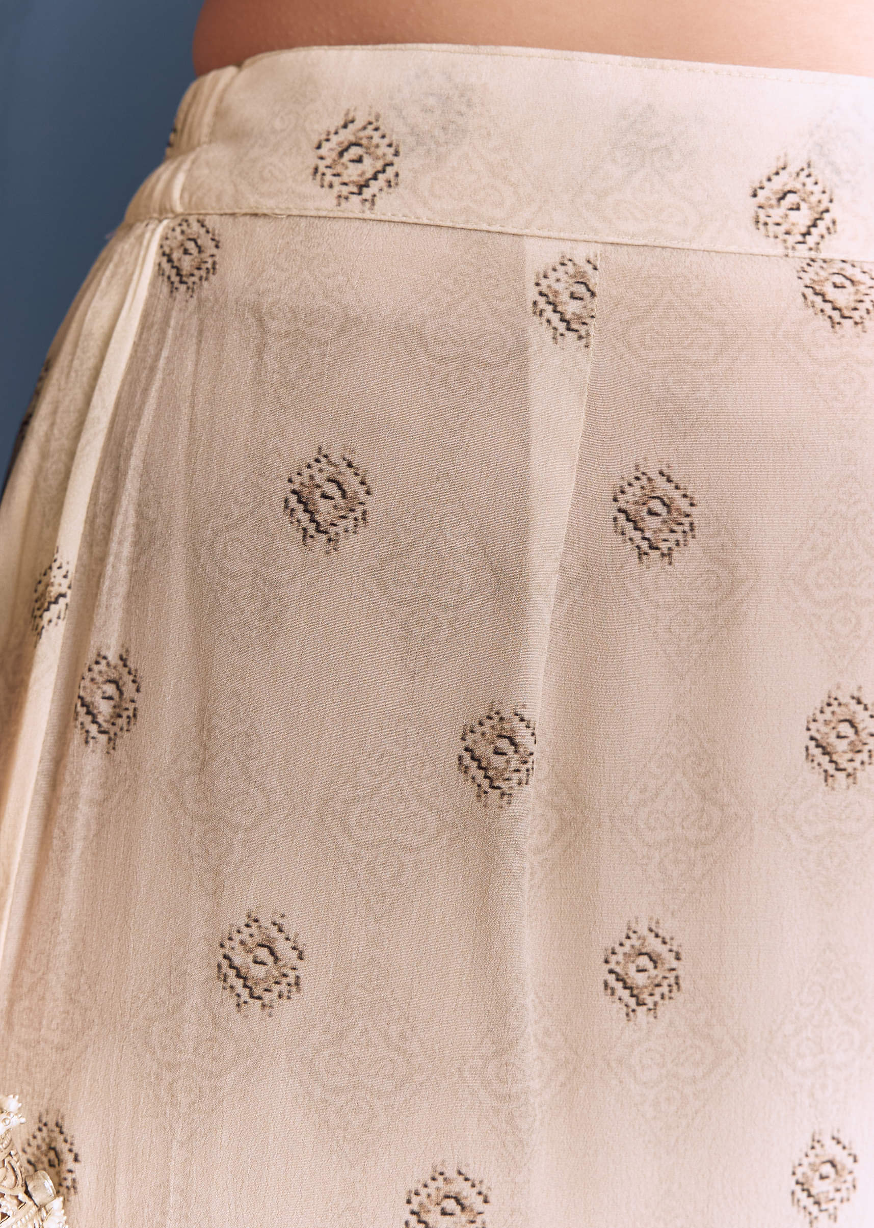 Cream Crepe Kurta Set With Indie Print And Floral Print Dupatta - Image 6