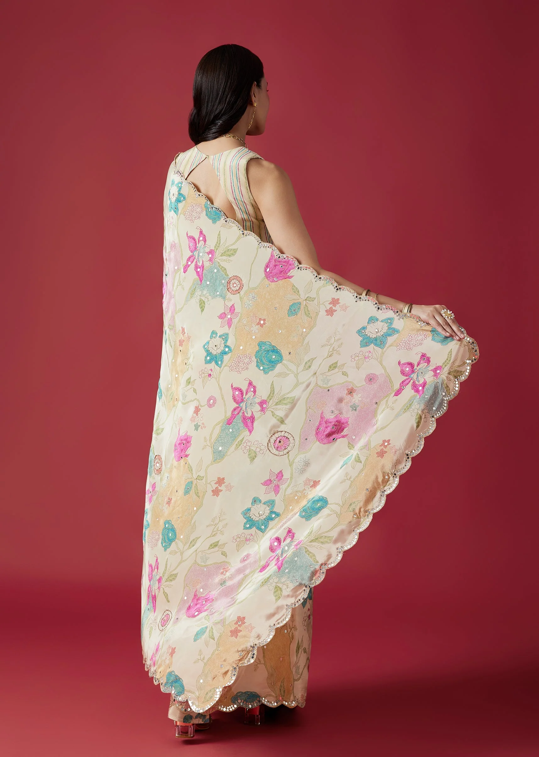 Cream Floral Printed Mirror Tissue Saree With Scallop Border - Image 4