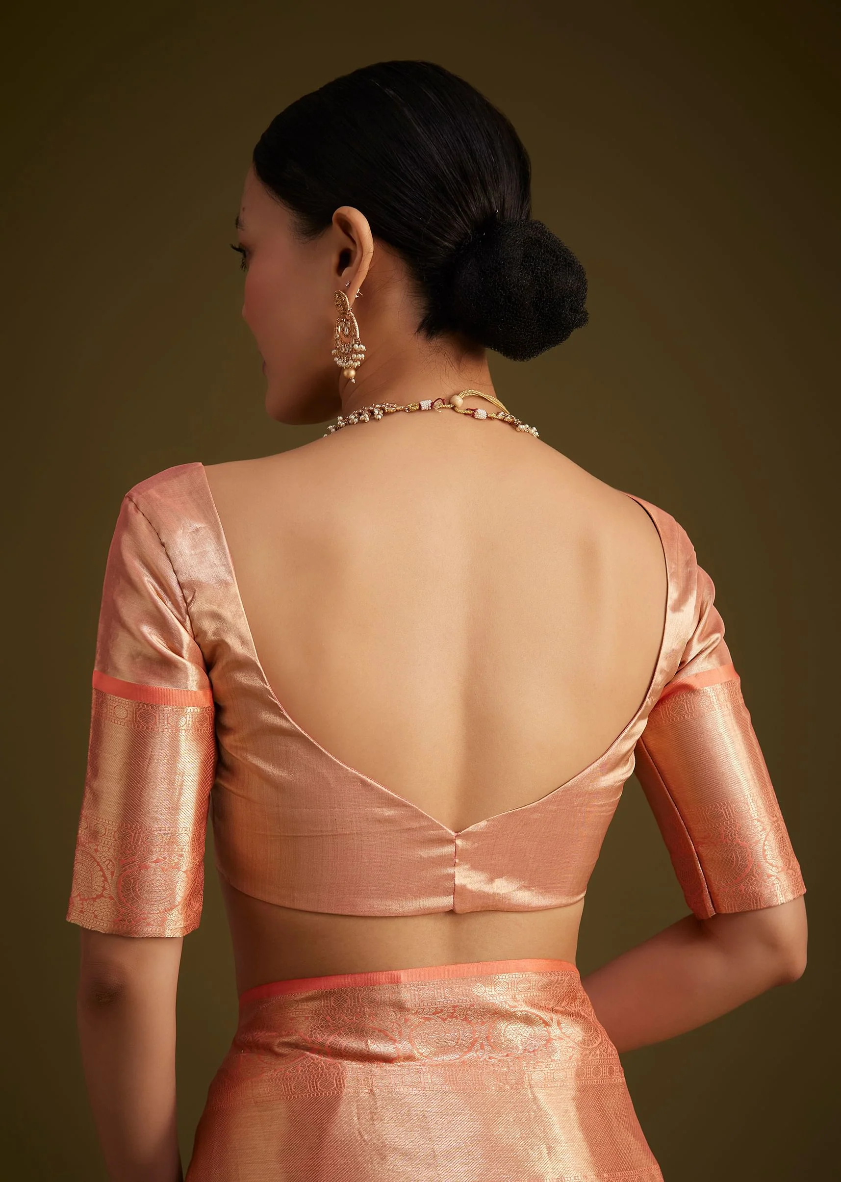 Cream Kanjivaram Silk Saree With Contrast Border And Pallu - Image 9