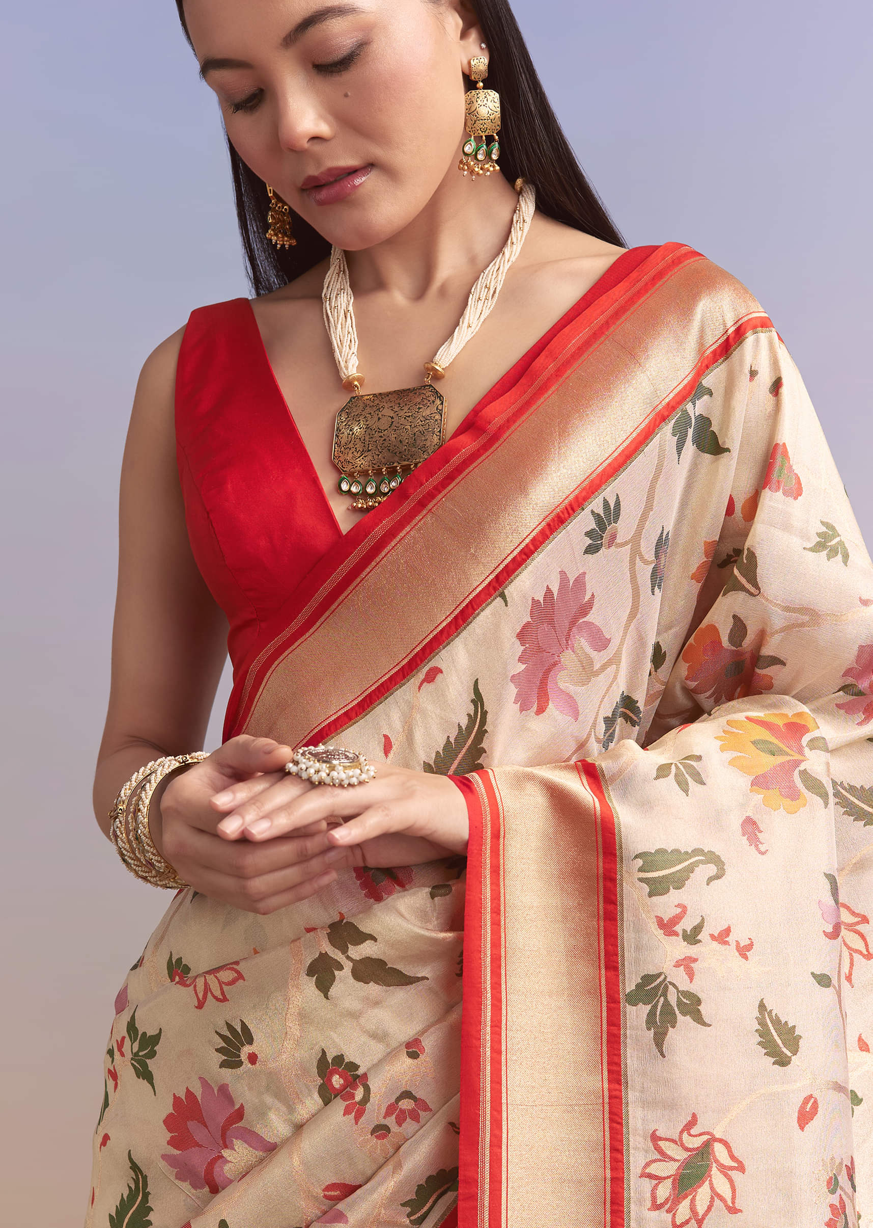 Cream Silk Woven Saree With Multicolour Thread Embroidery - Image 2
