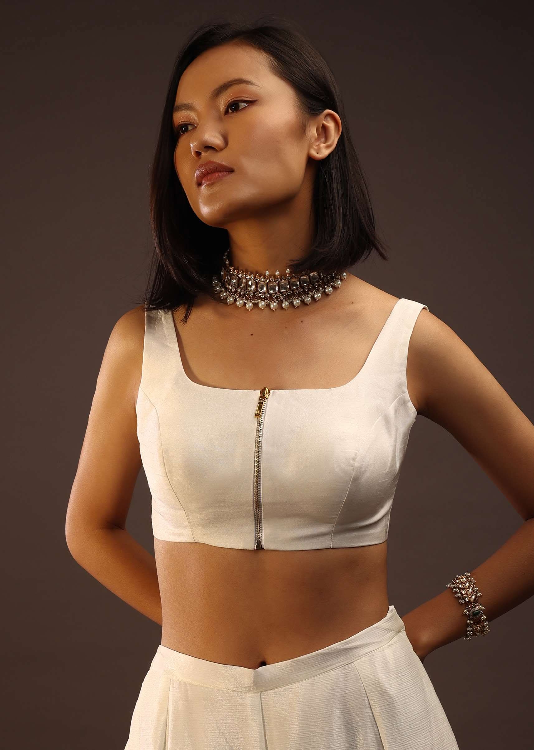 Egret White Sleeveless Blouse With A Scoop Neckline - Image 4