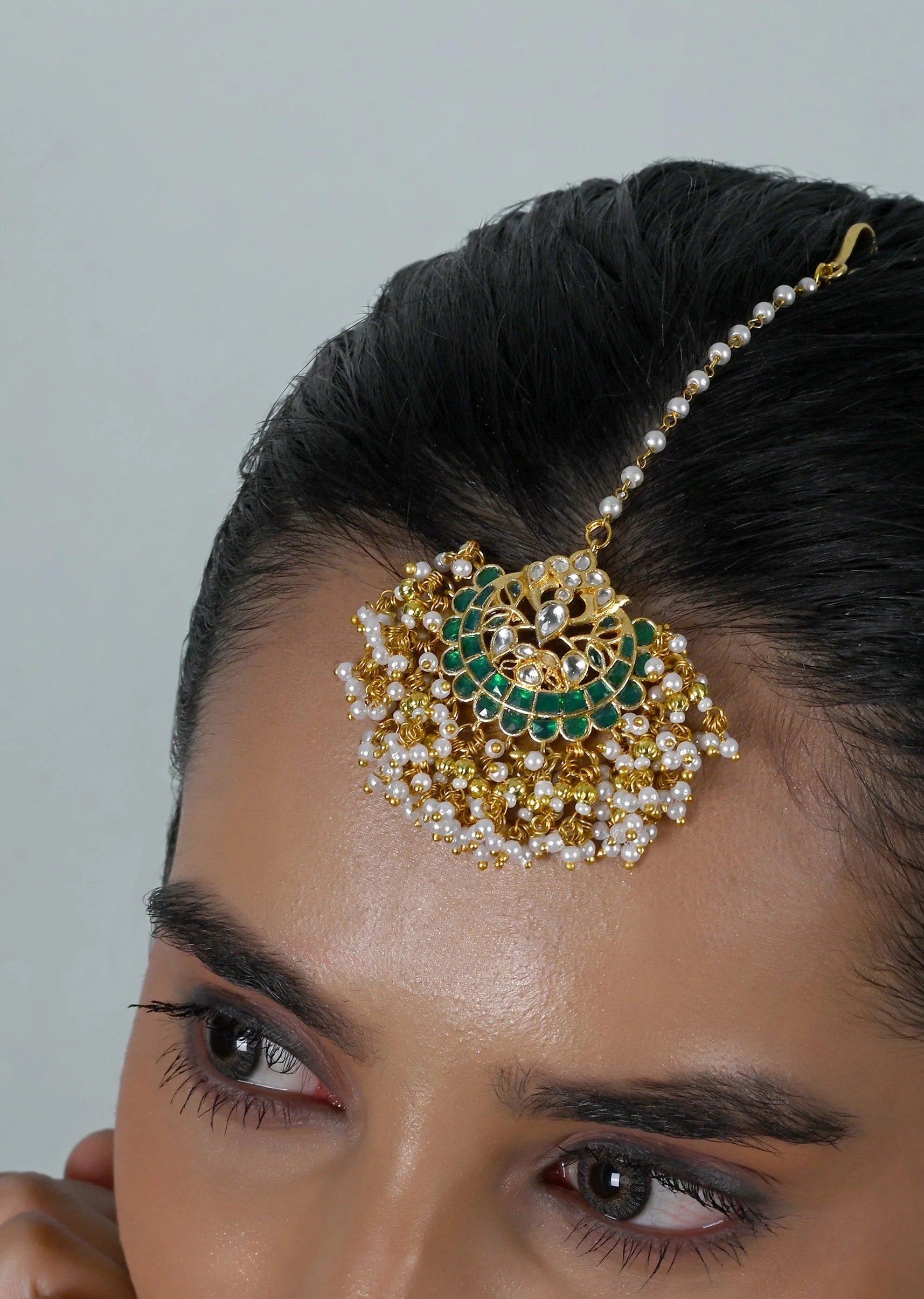 Emerald Glow Kundan Maang Tikka
