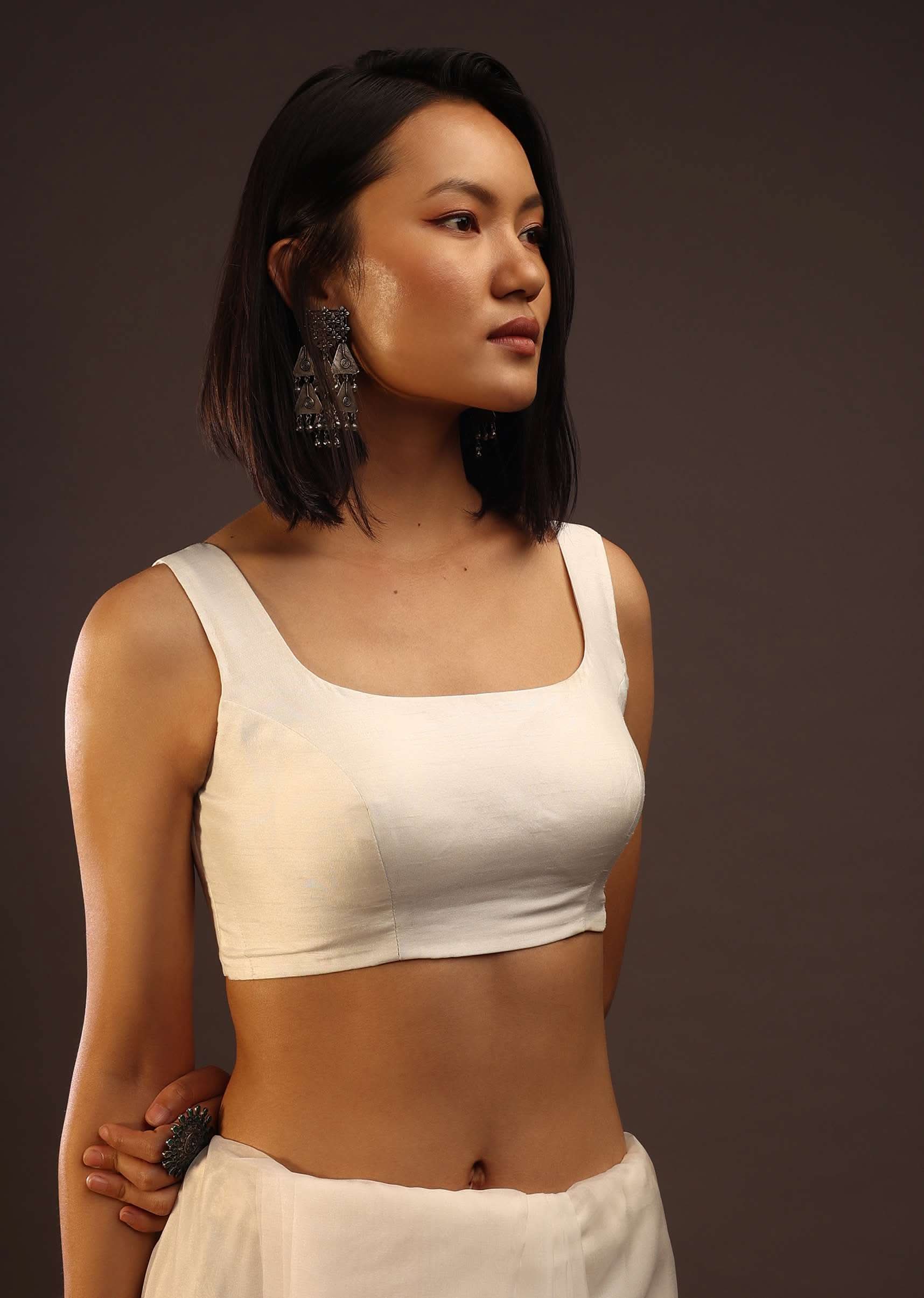 Erget White Sleeveless Blouse In Scooped Neckline - Image 3
