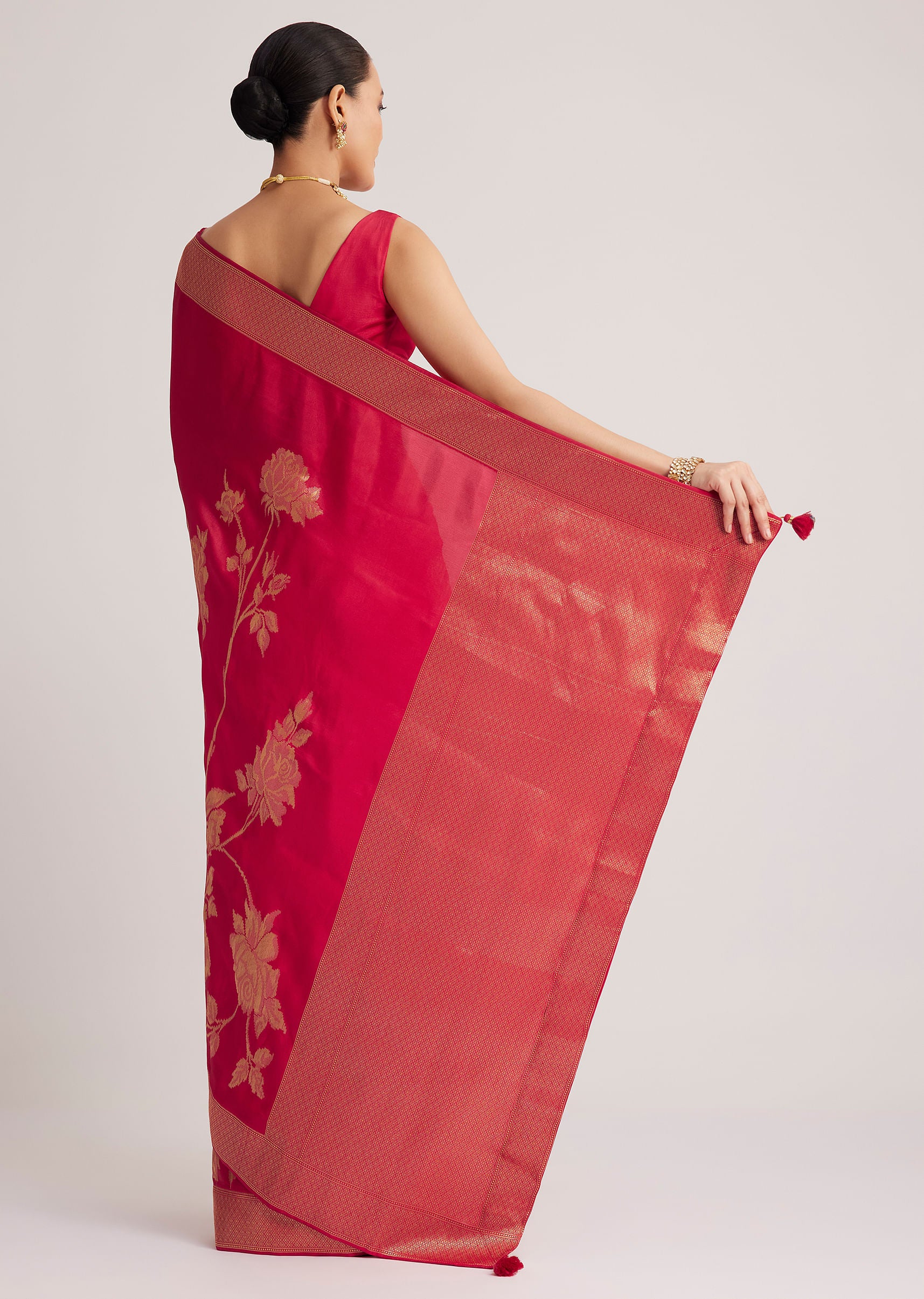 Fusia Pink Dola Silk Saree With Woven Floral Motifs - Image 4