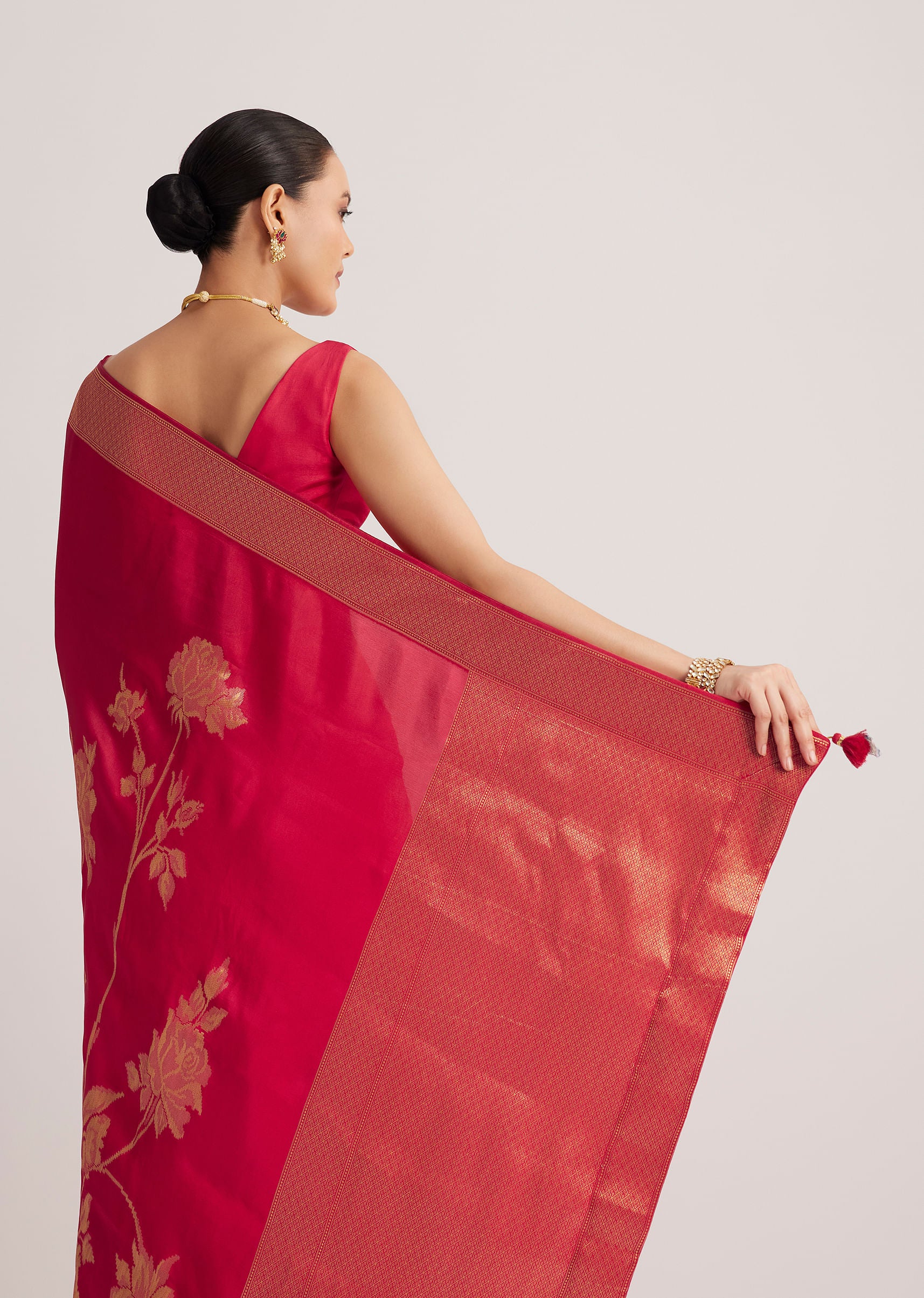 Fusia Pink Dola Silk Saree With Woven Floral Motifs - Image 6