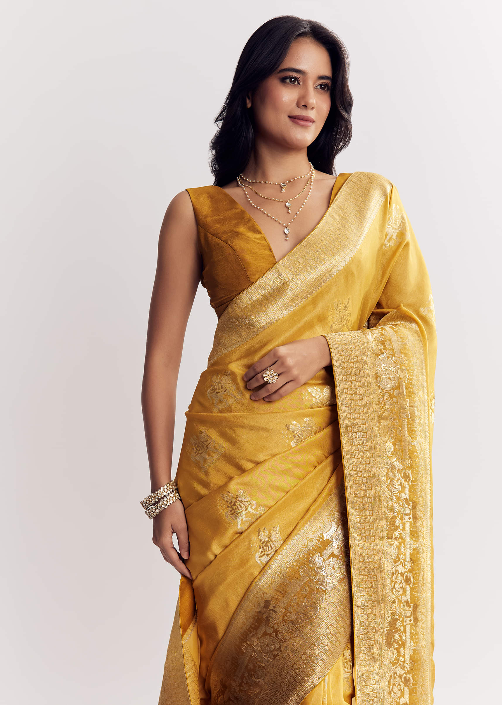 Georgette Saree With All Over Butti Woven Design - Image 4