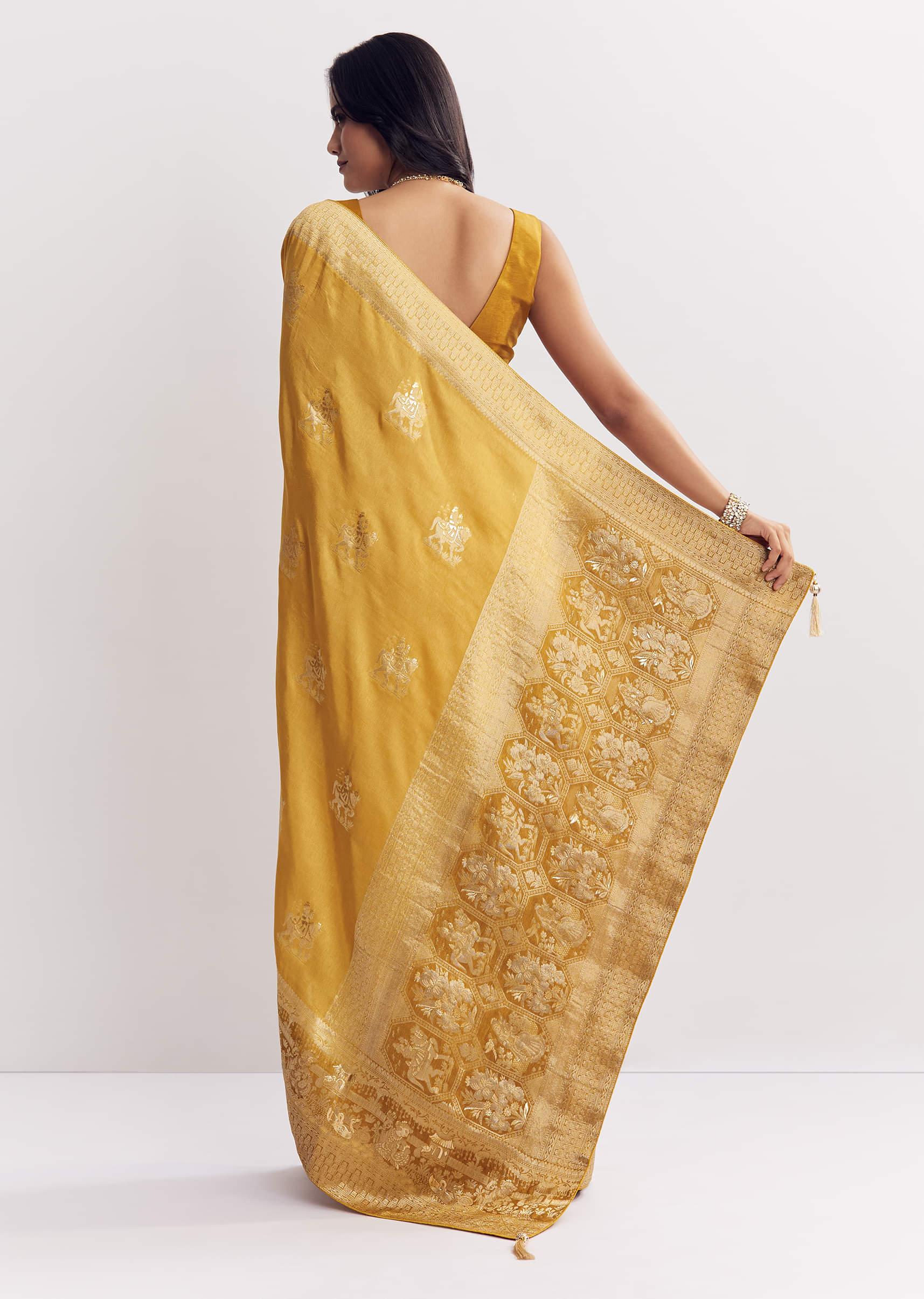 Georgette Saree With All Over Butti Woven Design - Image 5