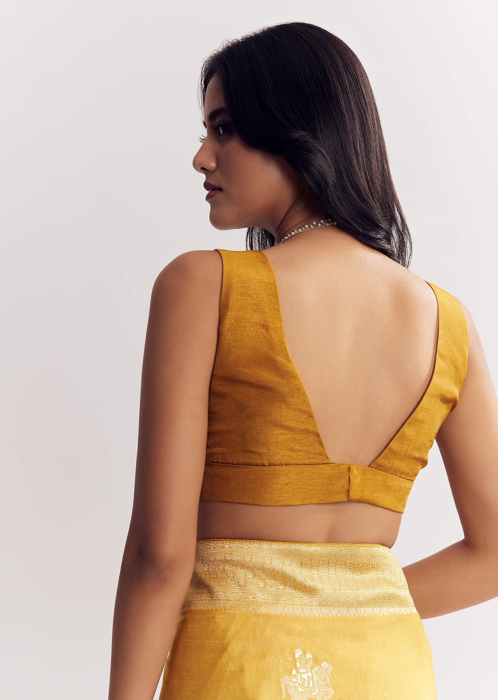 Georgette Saree With All Over Butti Woven Design - Image 8