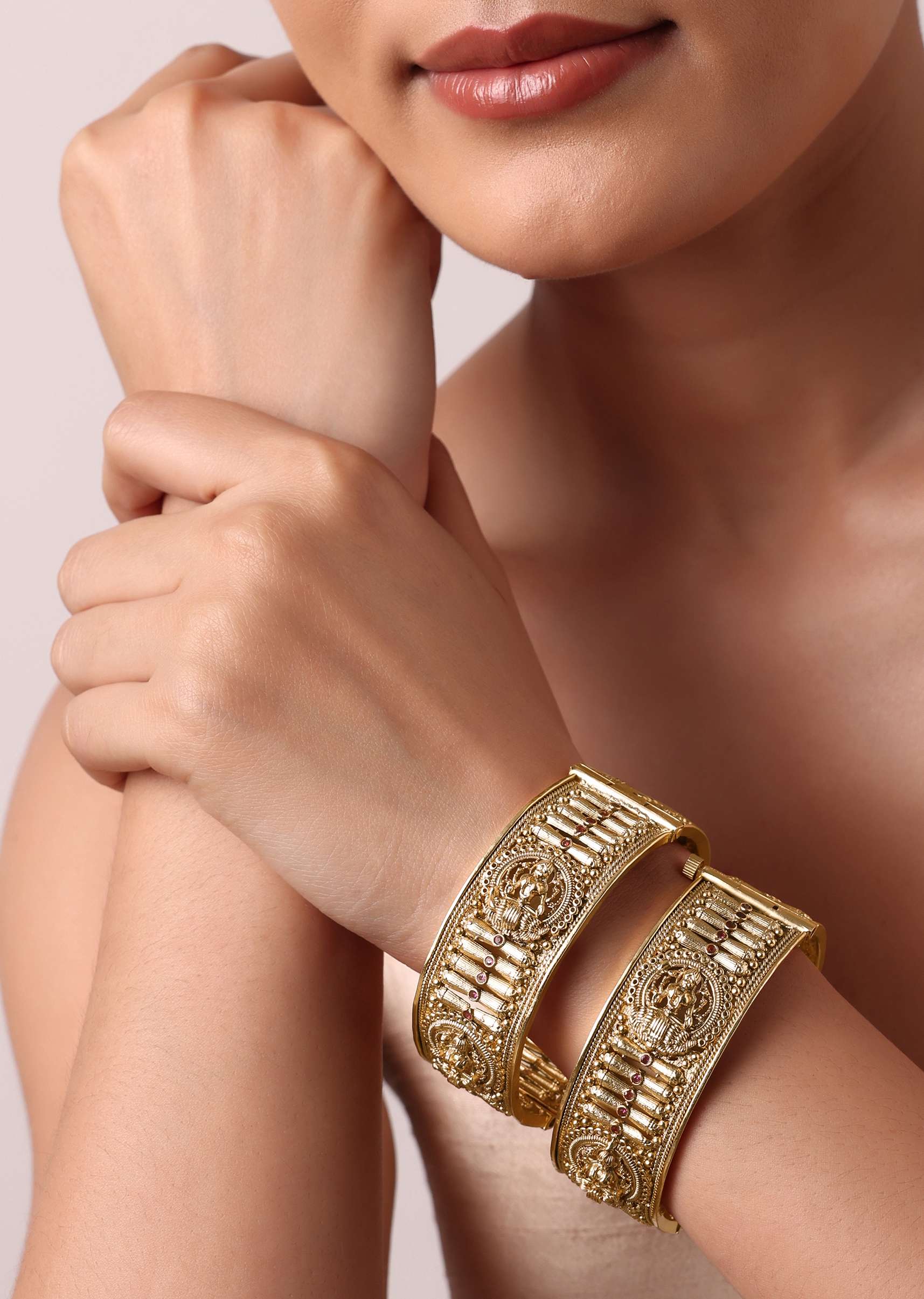 Gold Cutwork Temple Bangle With Kundan (Set of 2) - Image 4