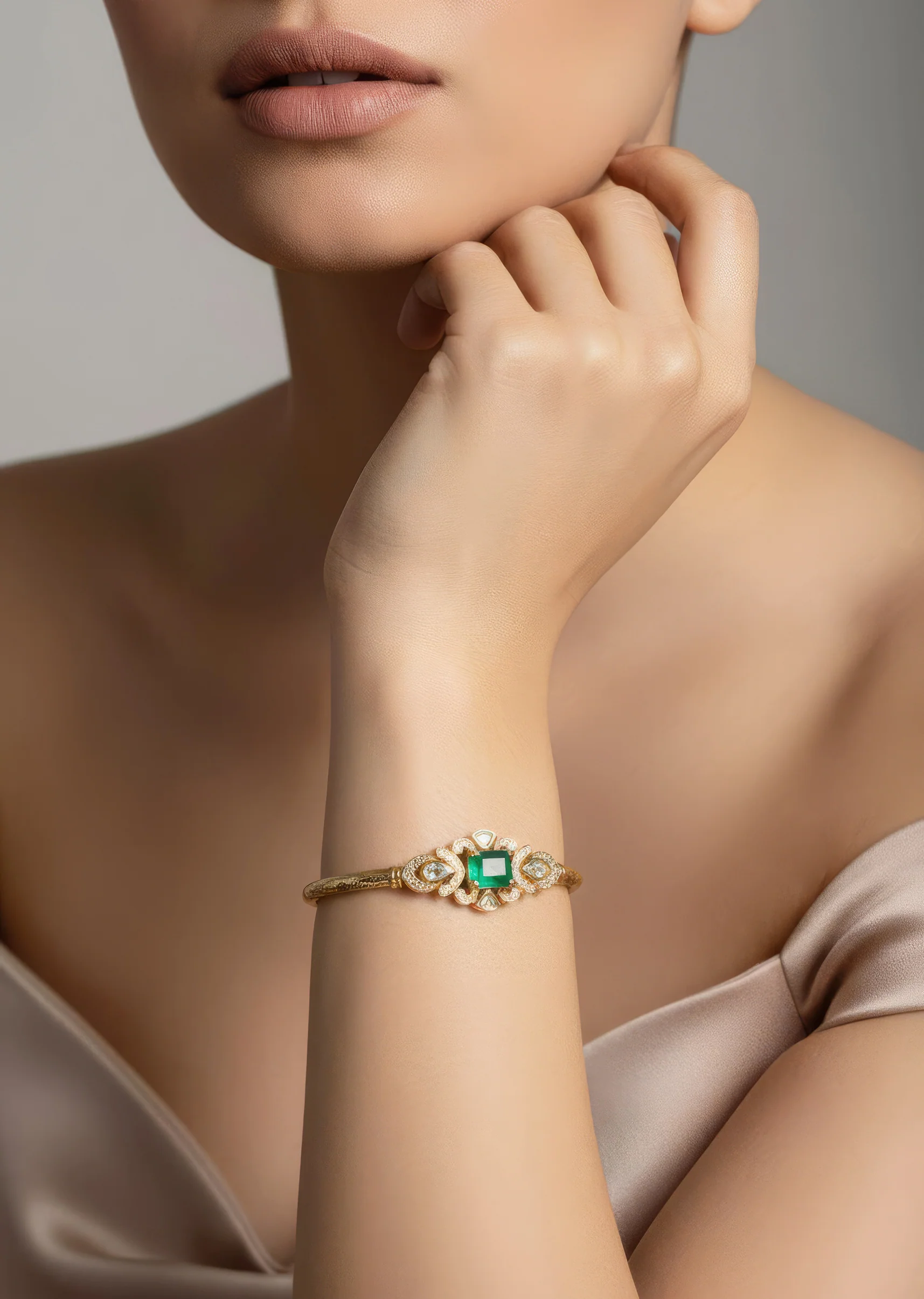 Gold Finish Jewellery Set with Kundan Detailing