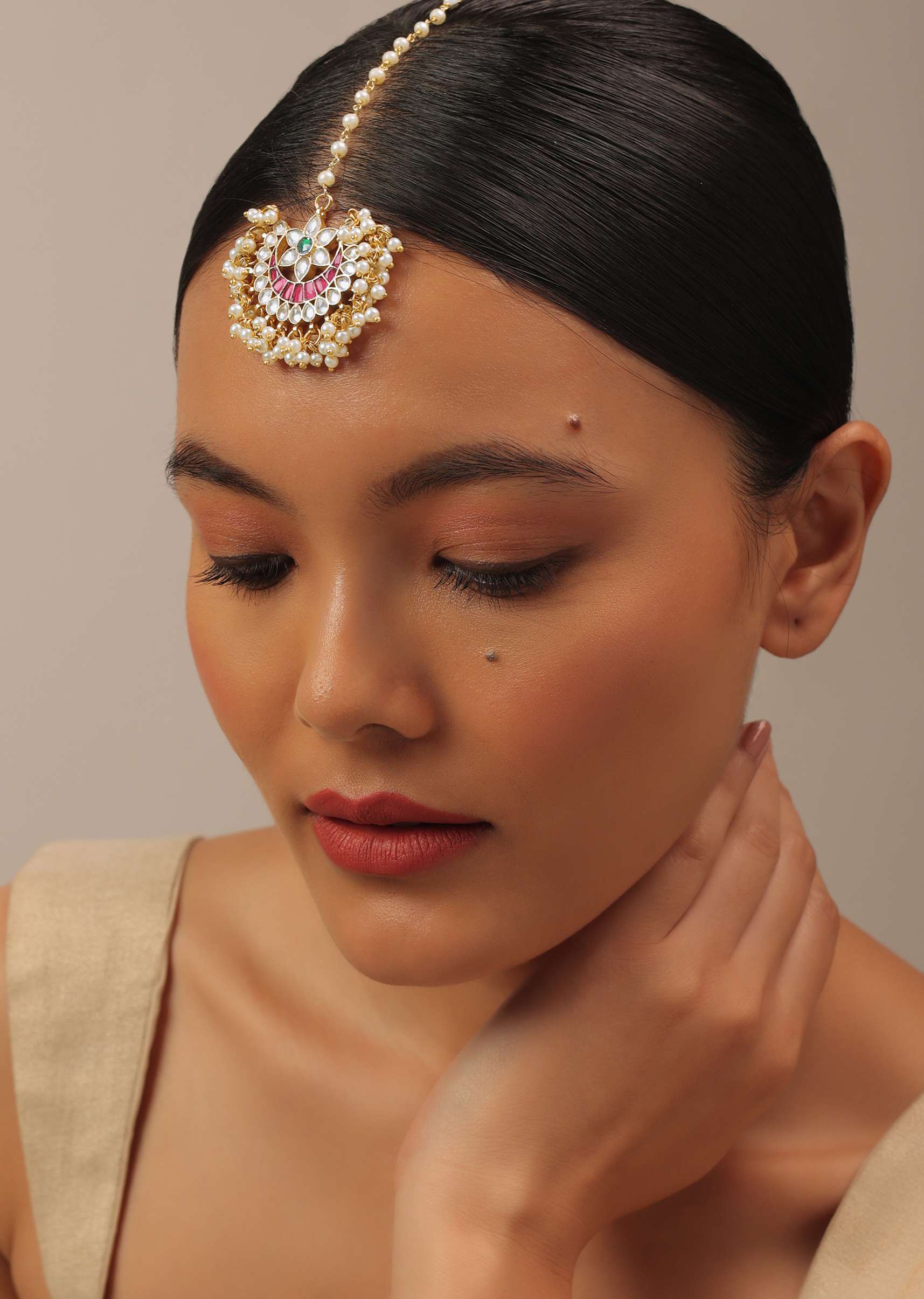 Gold Finish Kundan Polki Maangteeka With Synthetic Stones Beads