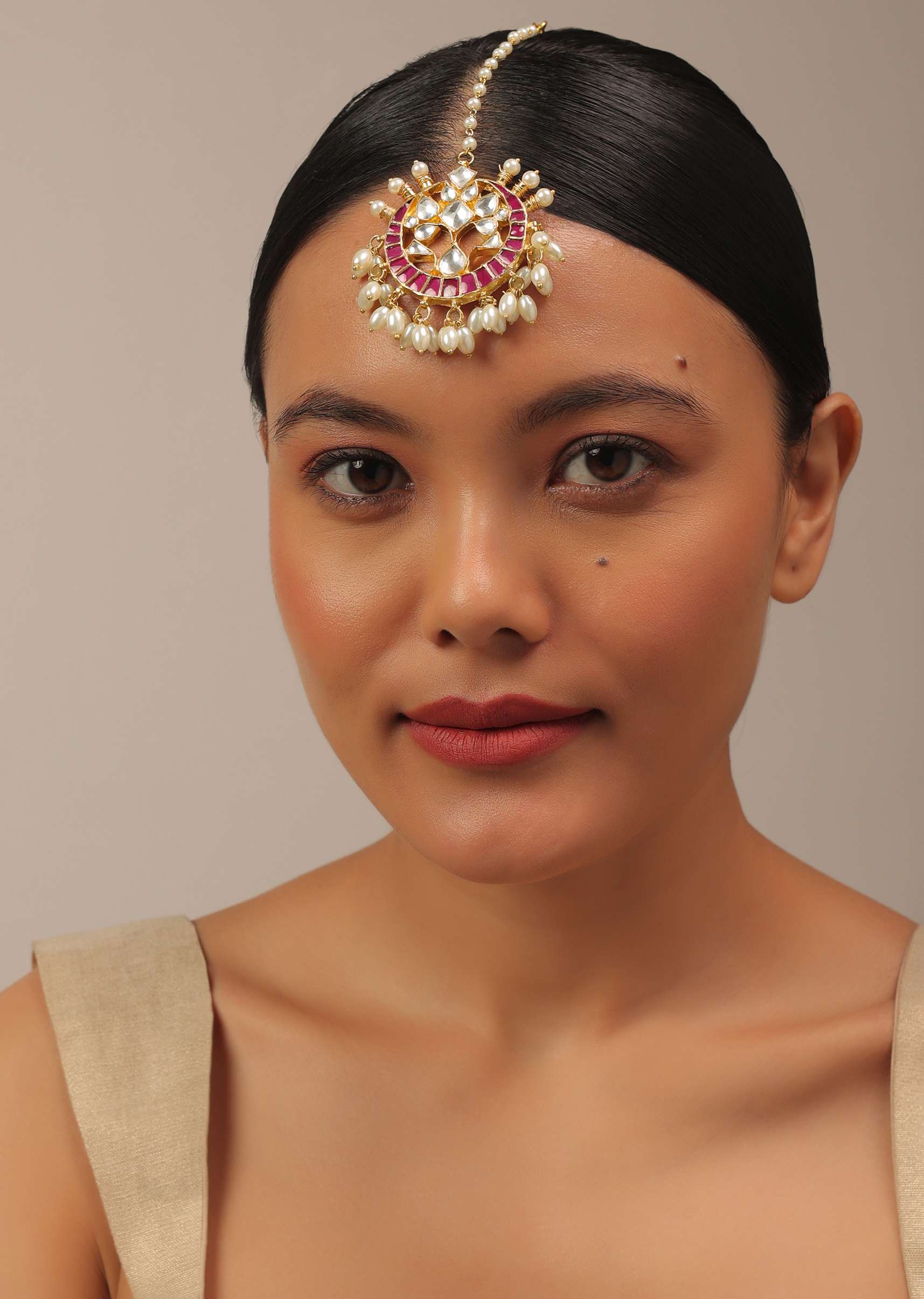 Gold Finish Kundan Red Floral Maangtika With Synthetic Pearls And Stones