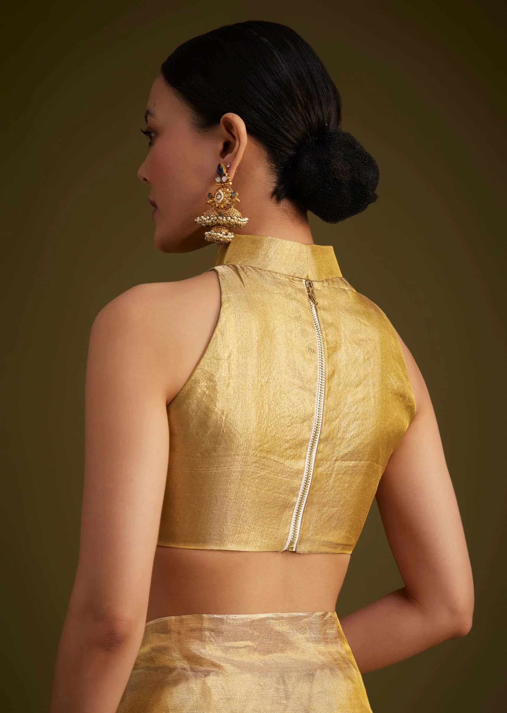 Gold Kanjivaram Silk Saree With Contrast Border And Pallu - Image 9