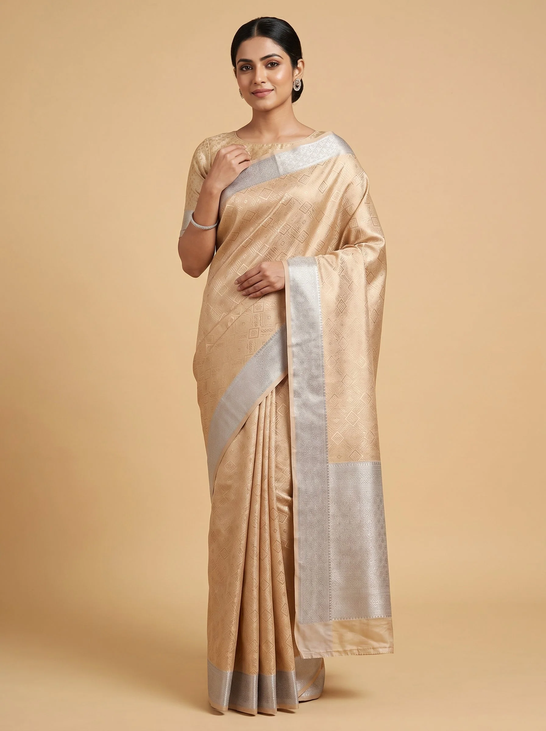 Gold Silver Dual Sheen Handloom Saree
