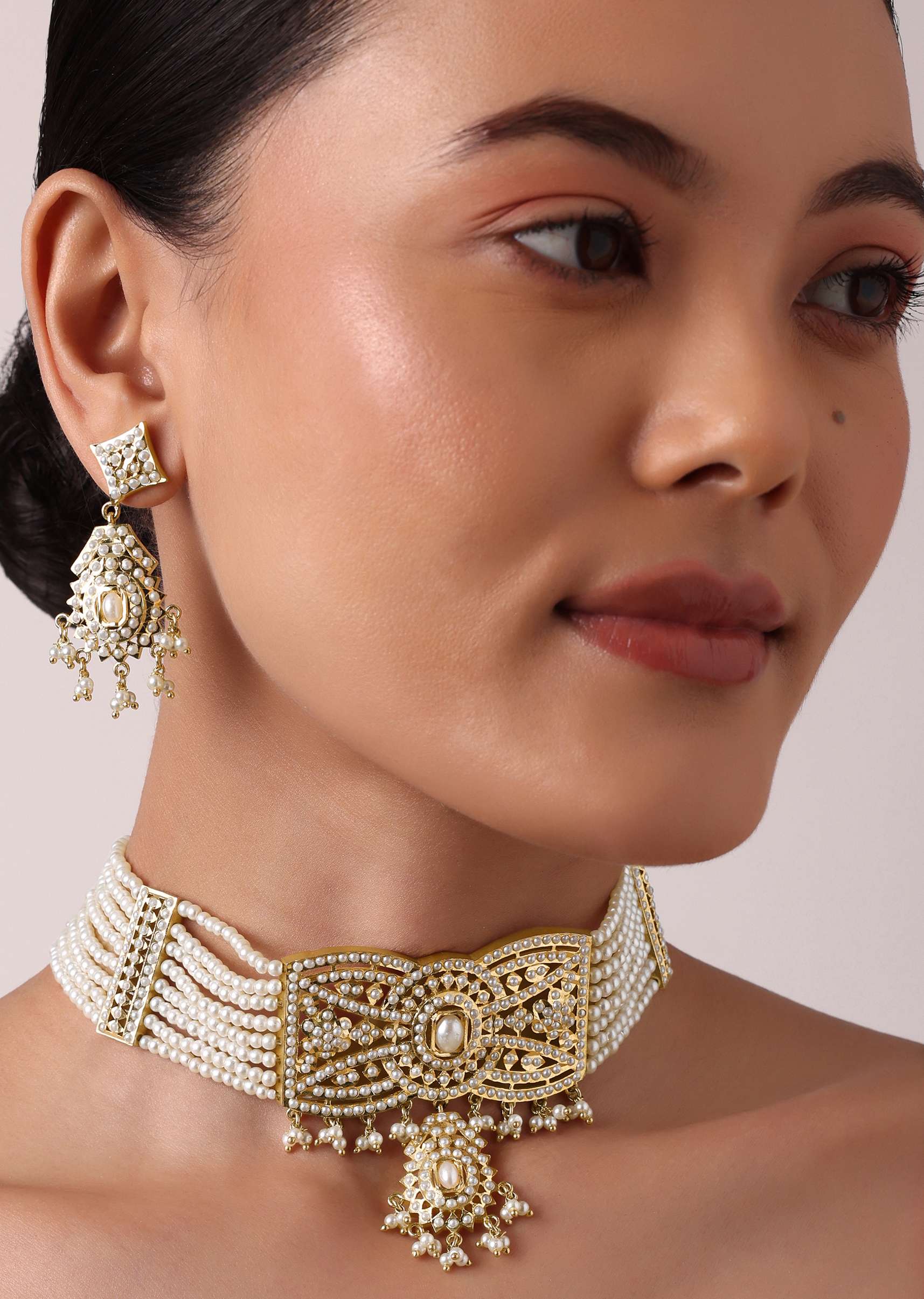 Gold Tone Kundan Choker Set With Geometric Pendant - Image 6