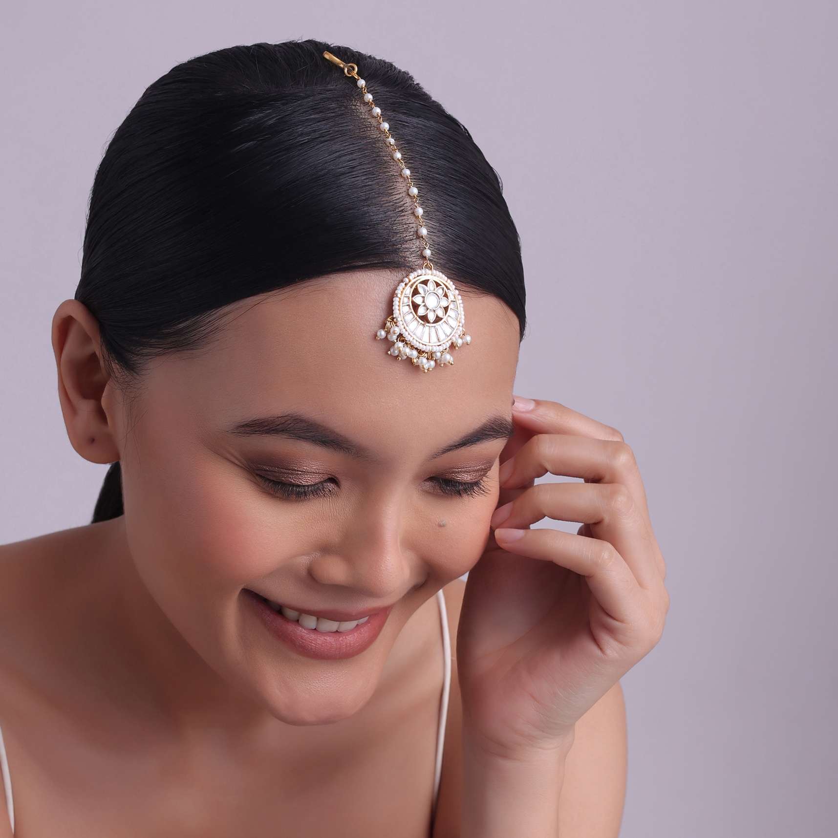 Gold Toned Kundan Mangtikka - Image 2
