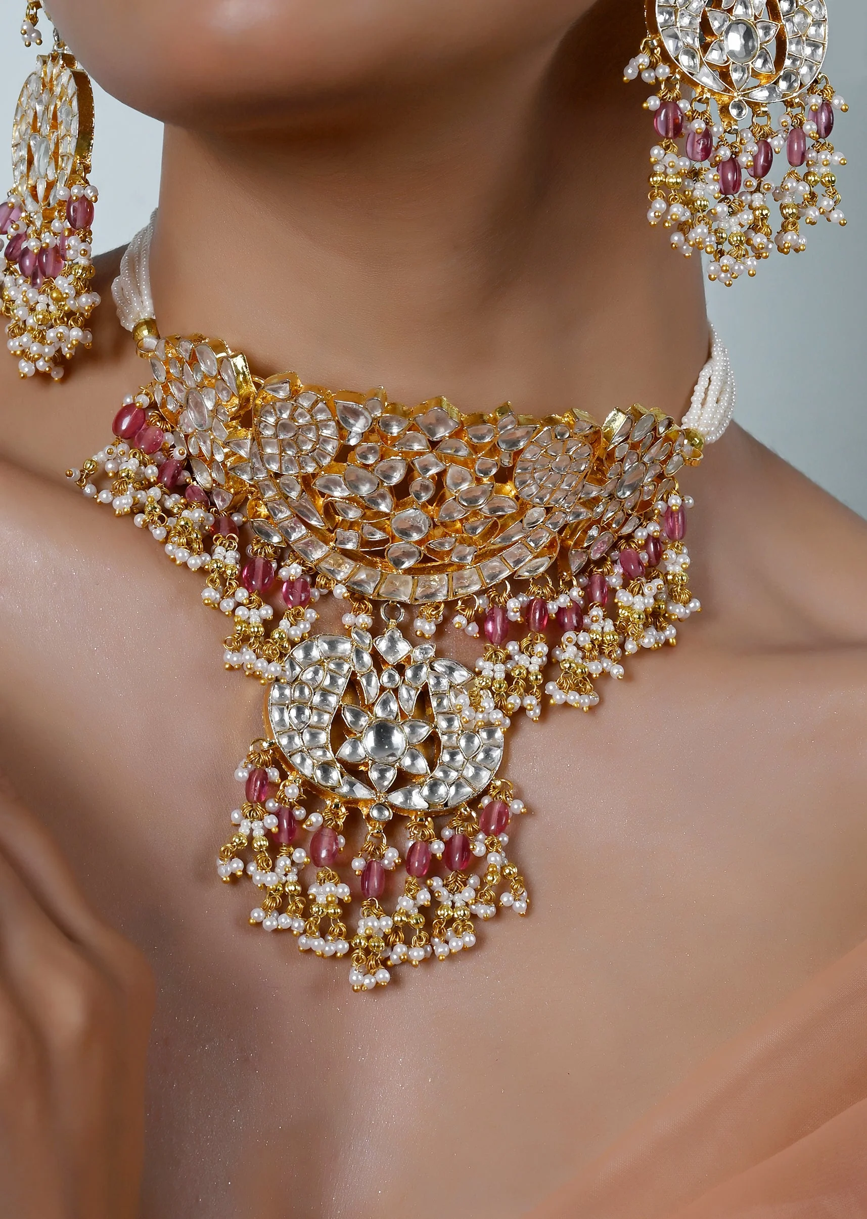 Gold Toned Kundan Necklace Set With Earrings - Image 3