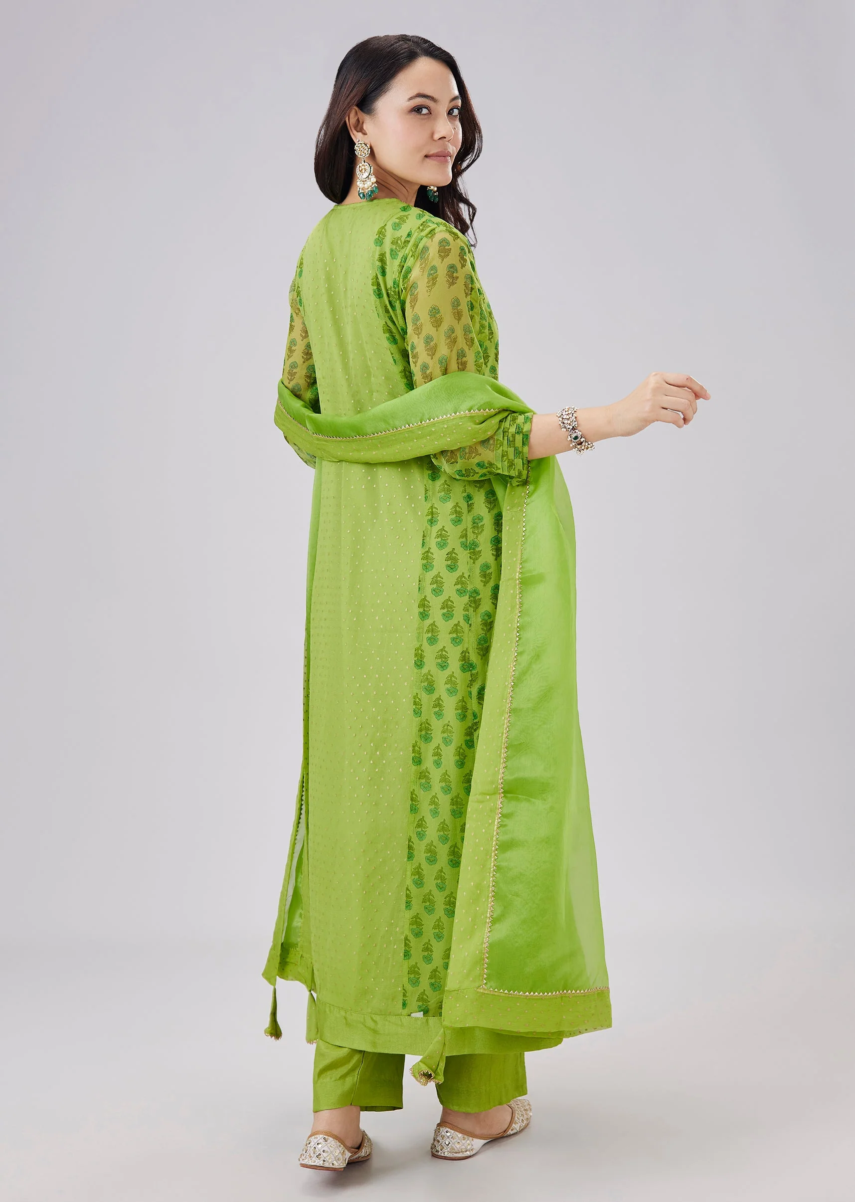 Green Banarasi Bandhani Silk Kurta Set And Dupatta - Image 5
