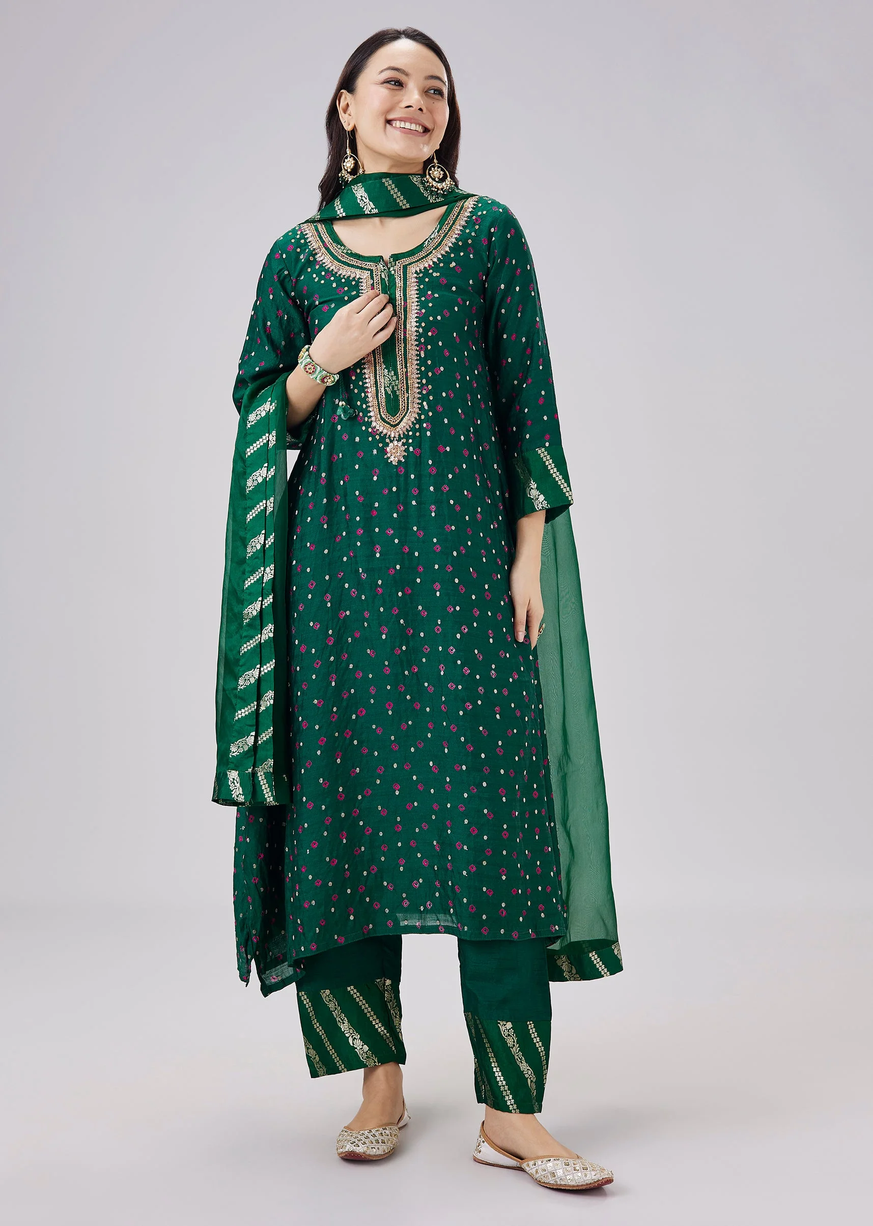 Green Banarasi Bandhani Silk Kurta Set With Dupatta - Image 3