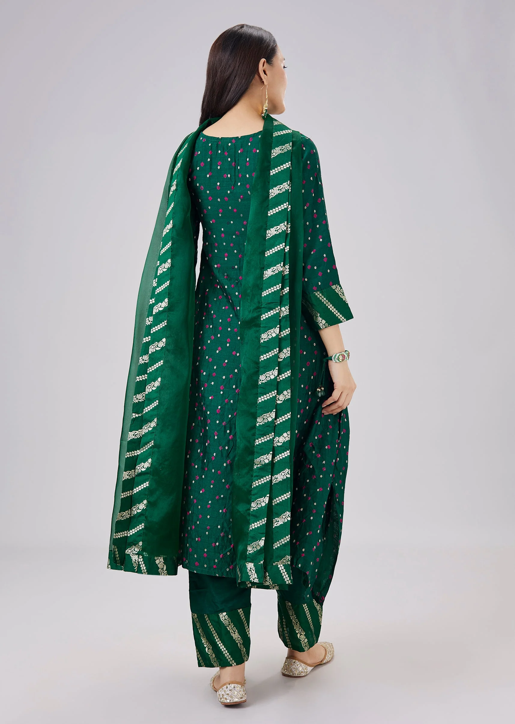 Green Banarasi Bandhani Silk Kurta Set With Dupatta - Image 5