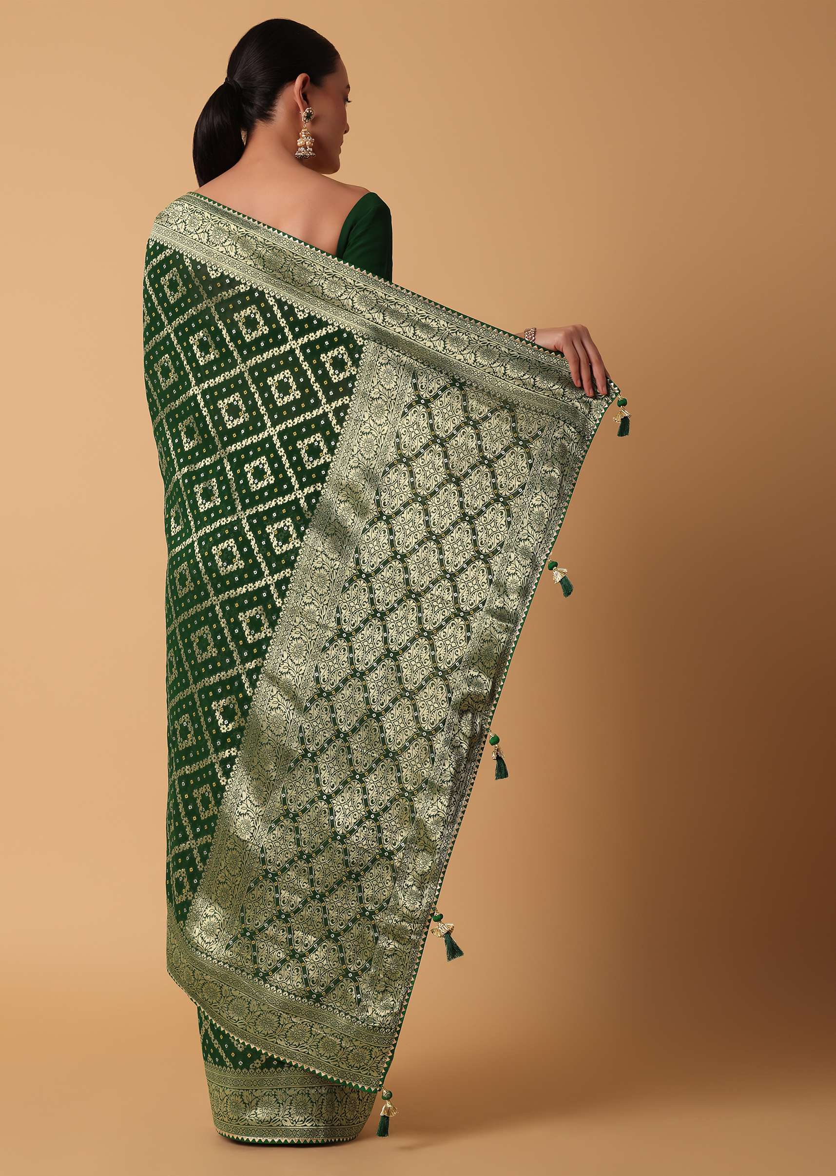 Green Banarasi Georgette Saree With Zari Bandhani Weave And Unstitched Blouse Piece - Image 4